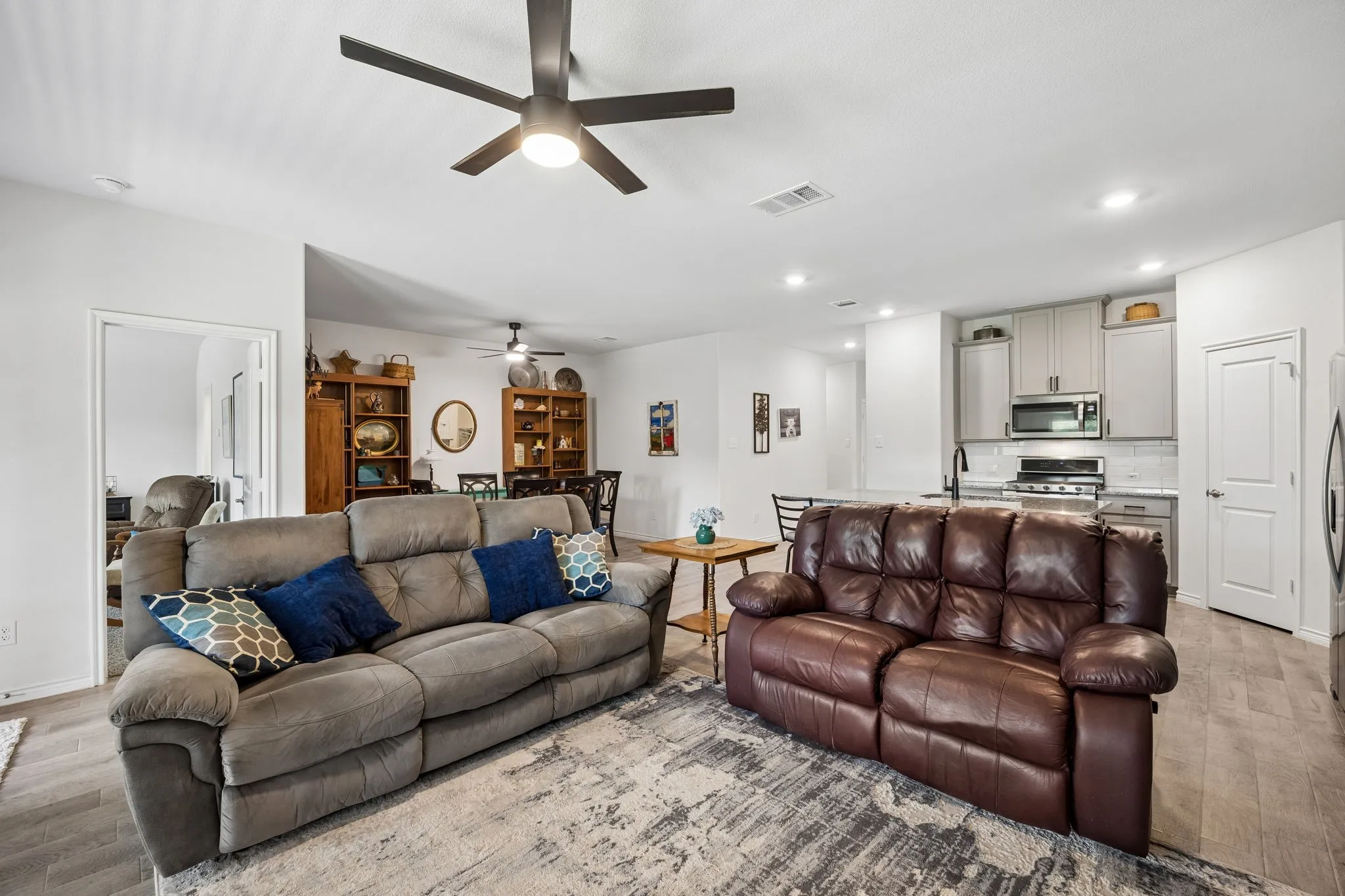 Single Family Residence For Sale in Denton County , 3440 Brady Starr Drive, Aubrey, Texas 76227, 4 Bedroom, 2 Bathroom, 2 Garage spaces, 1,887 Sqft, built in 2022, mls#21343948, Real Estate Agent in Aubrey, Homes For Sale in Denton county, Homes For Sale in Aubrey, Realtor in Aubrey Texas, Real Estate Brokerage Independent Realty Texas, Luminita Cordes Realtor