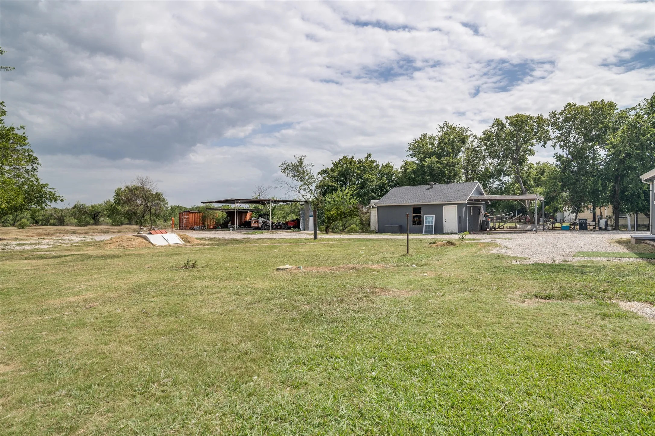 Single Family Residence For Sale in Kaufman County , 6036 Quail Court, Terrell, Texas 75160, 4 Bedroom, 3 Bathroom, Garage spaces, 2,386 Sqft, built in 2007, mls#21342501, Real Estate Agent in Terrell, Homes For Sale in Kaufman county, Homes For Sale in Terrell, Realtor in Terrell Texas, Real Estate Brokerage Independent Realty Texas, Luminita Cordes Realtor