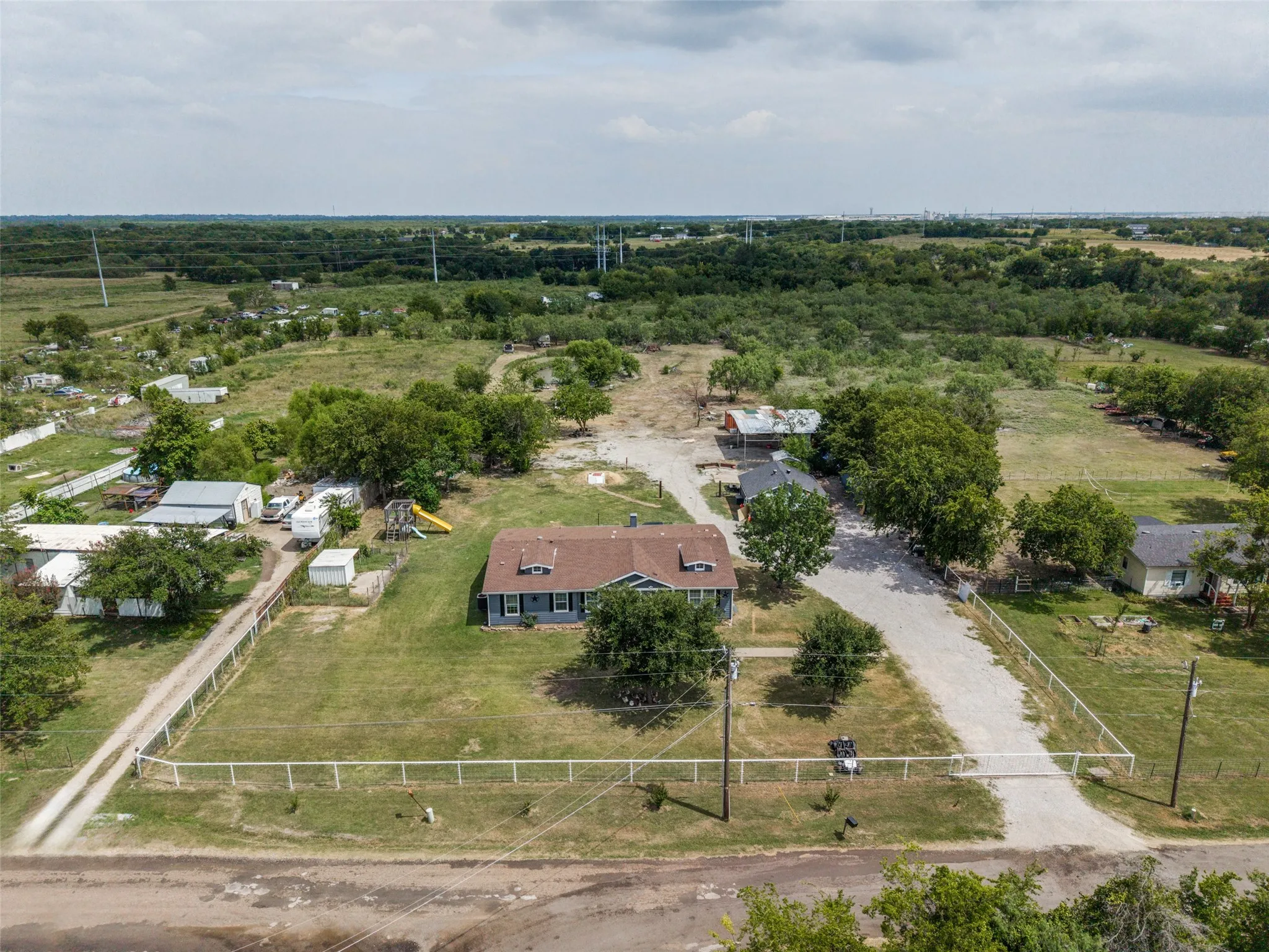 Single Family Residence For Sale in Kaufman County , 6036 Quail Court, Terrell, Texas 75160, 4 Bedroom, 3 Bathroom, Garage spaces, 2,386 Sqft, built in 2007, mls#21342501, Real Estate Agent in Terrell, Homes For Sale in Kaufman county, Homes For Sale in Terrell, Realtor in Terrell Texas, Real Estate Brokerage Independent Realty Texas, Luminita Cordes Realtor