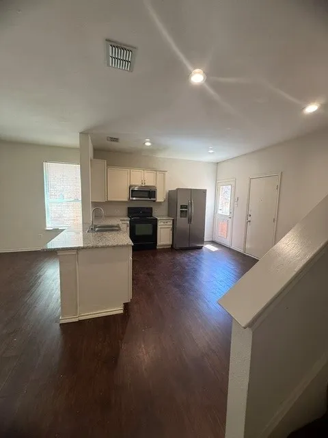 Duplex For Rent in Dallas County , 5417 Prairie Lane, Grand Prairie, Texas 75052, 4 Bedrooms, 3 Bathrooms, 2 Garage spaces, 1,760 Sqft, built in 2005, Price $2,500, mls#21344063, Real Estate Agent in Grand Prairie, Homes For Rent in Dallas county, Homes For Rent in Grand Prairie, Realtor in Grand Prairie Texas, Real Estate Brokerage Independent Realty Texas, Luminita Cordes Realtor