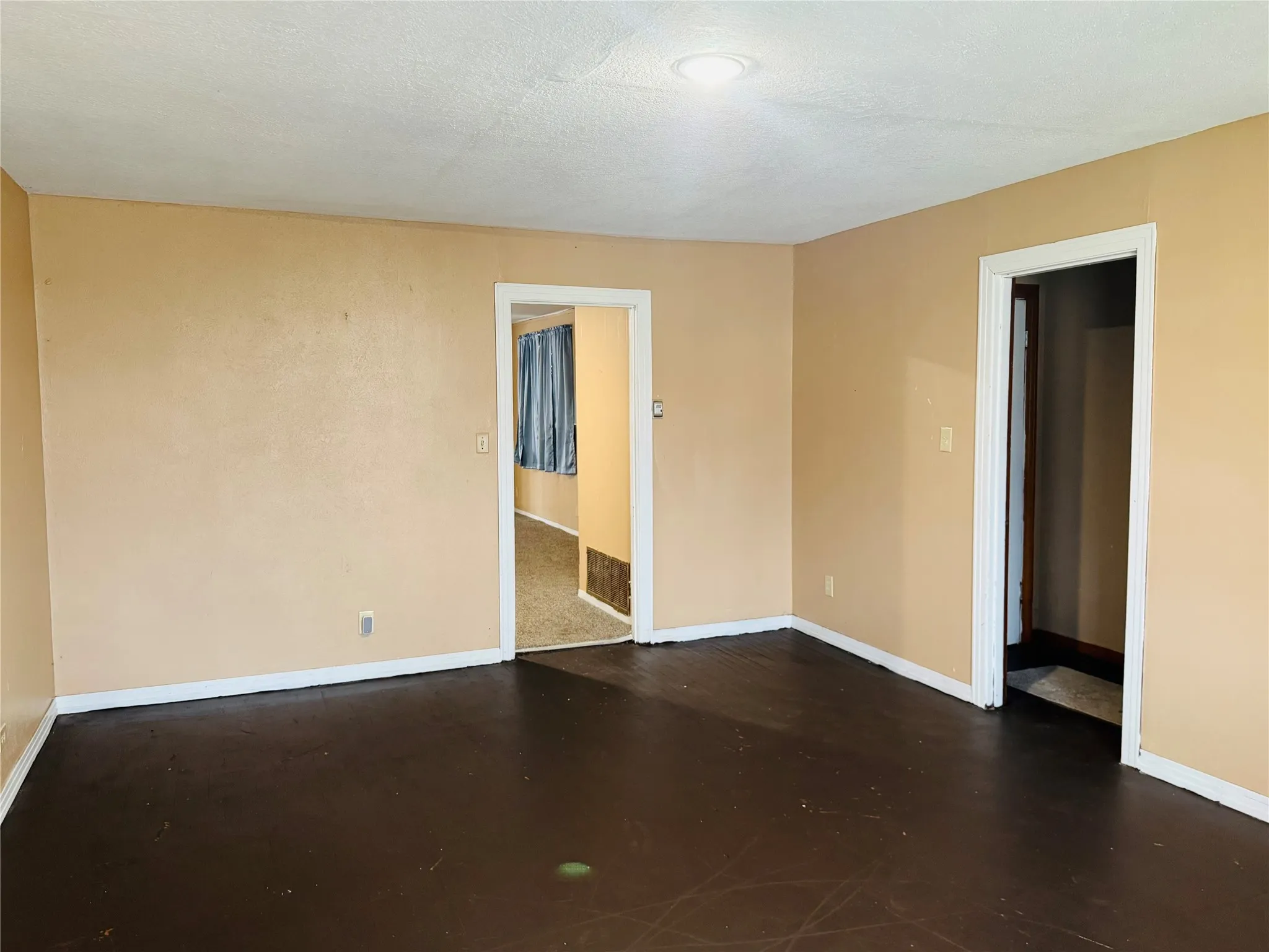 Single Family Residence For Sale in Haskell County , 306 N D Avenue, Haskell, Texas 79521, 3 Bedrooms, 2 Bathrooms, Garage spaces, 1,898 Sqft, built in 1950, Price $125,000, mls#21344060, Real Estate Agent in Haskell, Homes For Sale in Haskell county, Homes For Sale in Haskell, Realtor in Haskell Texas, Real Estate Brokerage Independent Realty Texas, Luminita Cordes Realtor