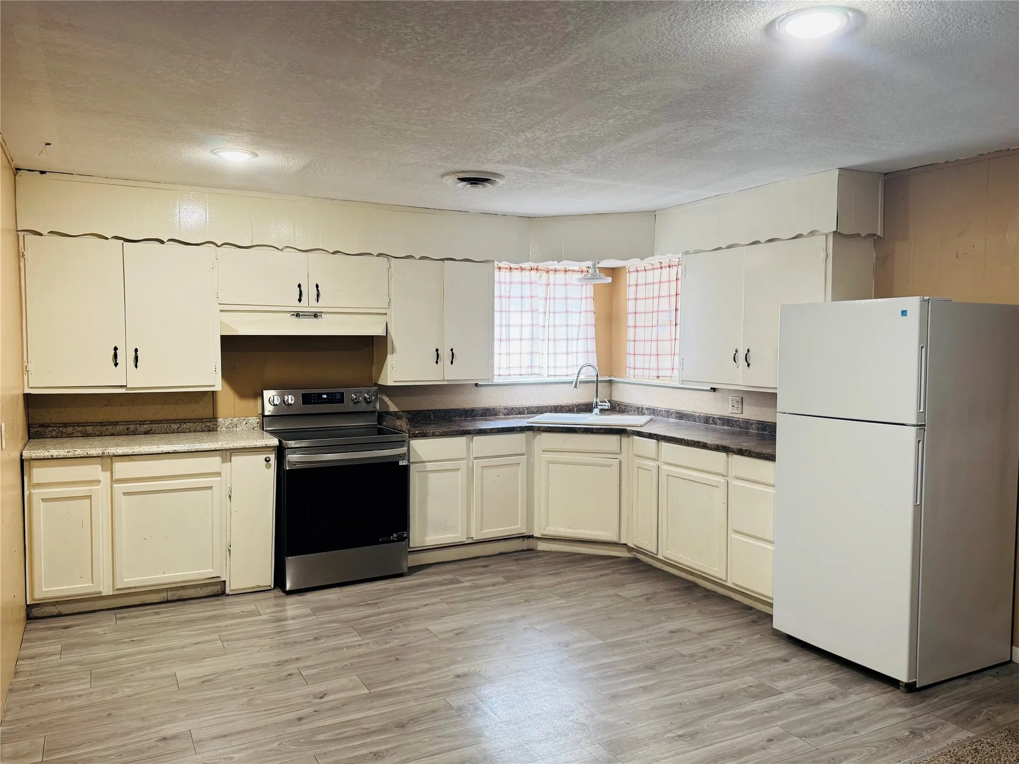 Single Family Residence For Sale in Haskell County , 306 N D Avenue, Haskell, Texas 79521, 3 Bedrooms, 2 Bathrooms, Garage spaces, 1,898 Sqft, built in 1950, Price $125,000, mls#21344060, Real Estate Agent in Haskell, Homes For Sale in Haskell county, Homes For Sale in Haskell, Realtor in Haskell Texas, Real Estate Brokerage Independent Realty Texas, Luminita Cordes Realtor
