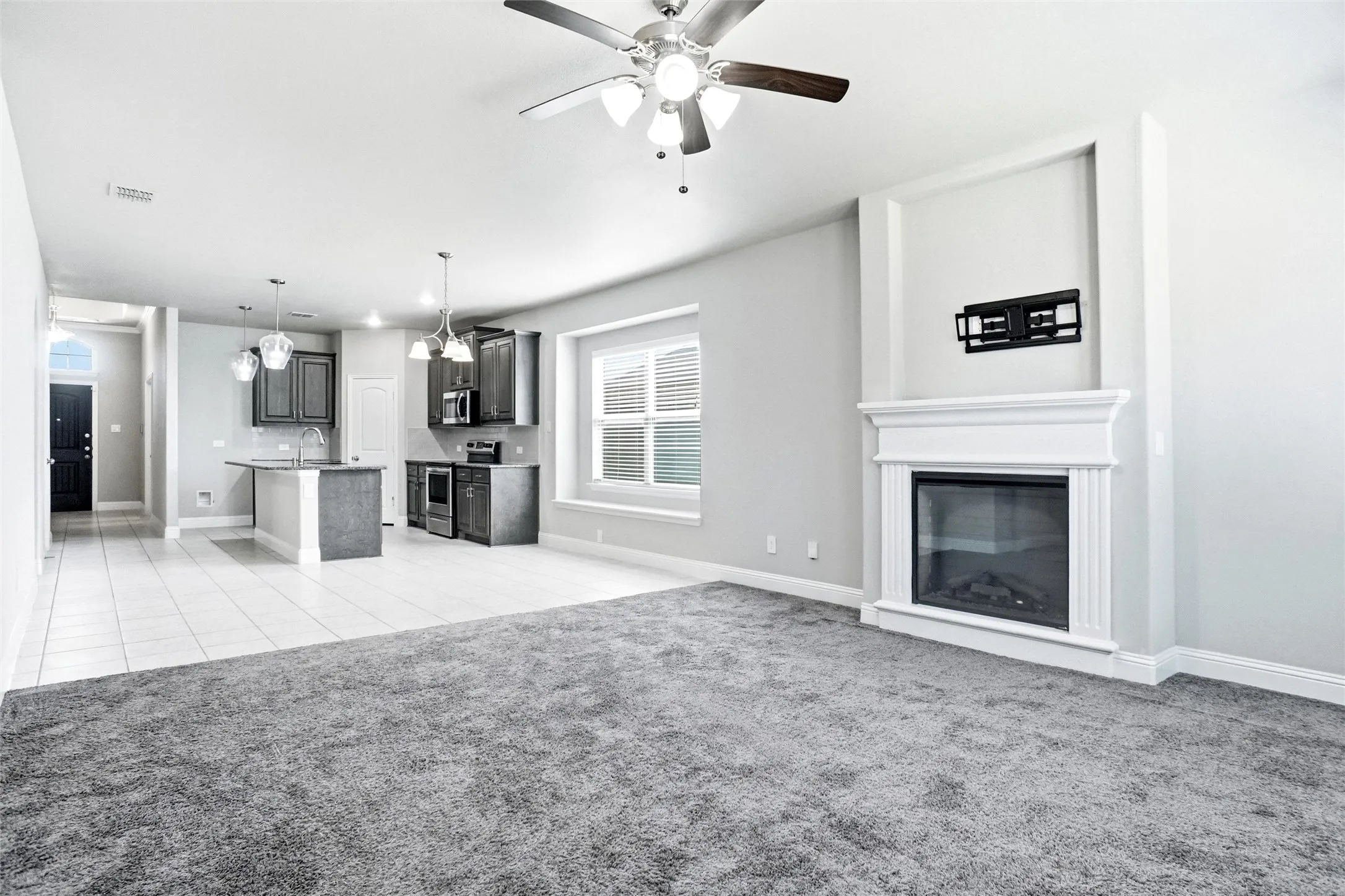 Single Family Residence For Rent in Kaufman County , 686 Navasota Drive, Crandall, Texas 75114, 3 Bedroom, 2 Bathroom, 2 Garage spaces, 1,869 Sqft, built in 2022, mls#21342805, Real Estate Agent in Crandall, Homes For Rent in Kaufman county, Homes For Rent in Crandall, Realtor in Crandall Texas, Real Estate Brokerage Independent Realty Texas, Luminita Cordes Realtor