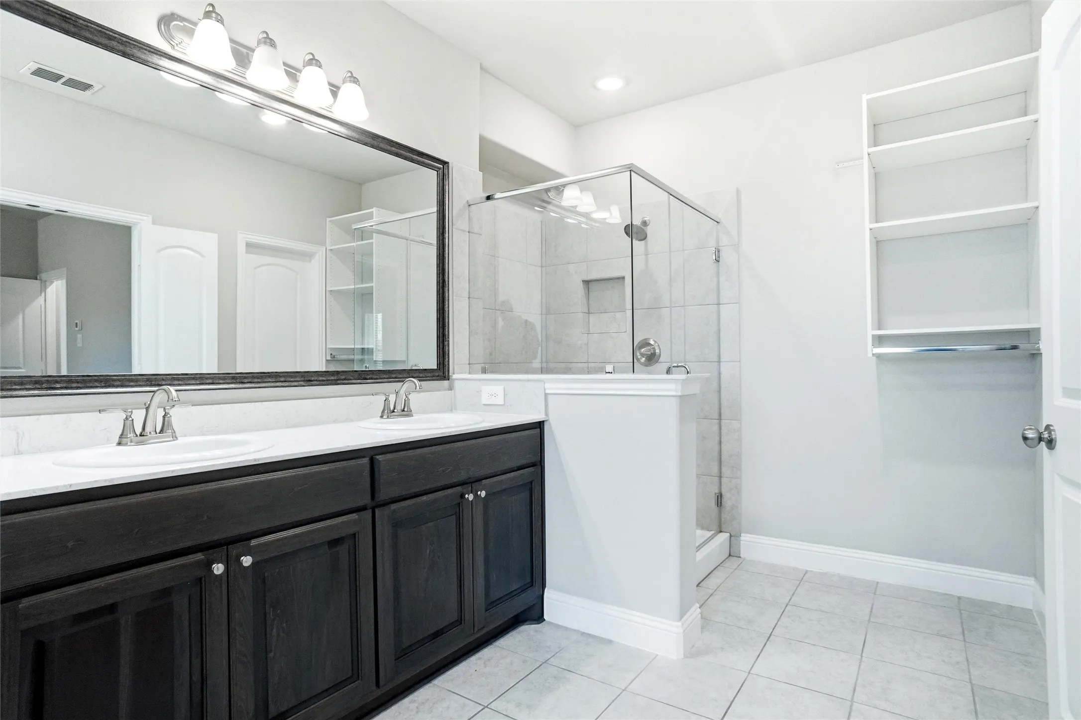 Single Family Residence For Rent in Kaufman County , 686 Navasota Drive, Crandall, Texas 75114, 3 Bedroom, 2 Bathroom, 2 Garage spaces, 1,869 Sqft, built in 2022, mls#21342805, Real Estate Agent in Crandall, Homes For Rent in Kaufman county, Homes For Rent in Crandall, Realtor in Crandall Texas, Real Estate Brokerage Independent Realty Texas, Luminita Cordes Realtor