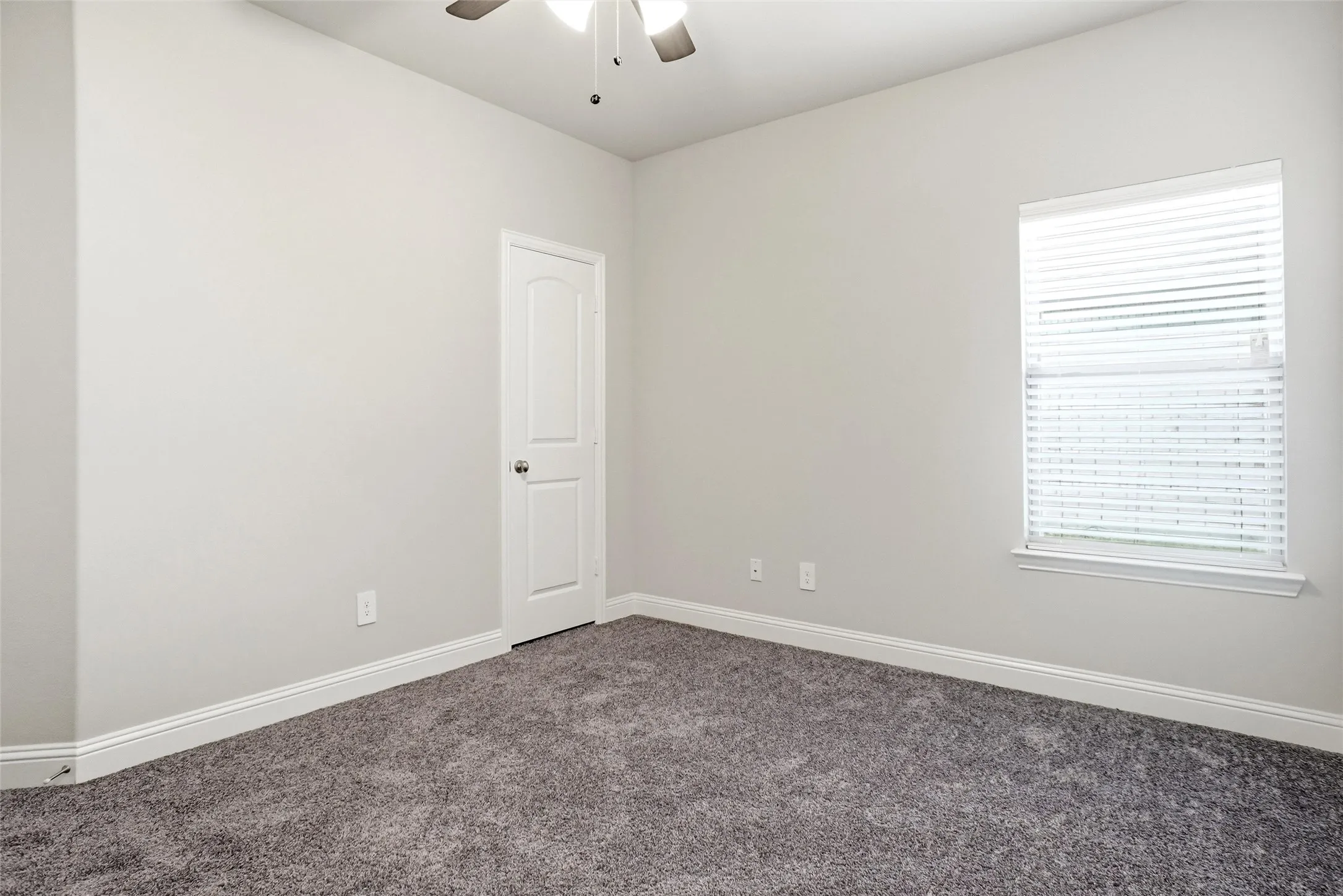 Single Family Residence For Rent in Kaufman County , 686 Navasota Drive, Crandall, Texas 75114, 3 Bedroom, 2 Bathroom, 2 Garage spaces, 1,869 Sqft, built in 2022, mls#21342805, Real Estate Agent in Crandall, Homes For Rent in Kaufman county, Homes For Rent in Crandall, Realtor in Crandall Texas, Real Estate Brokerage Independent Realty Texas, Luminita Cordes Realtor