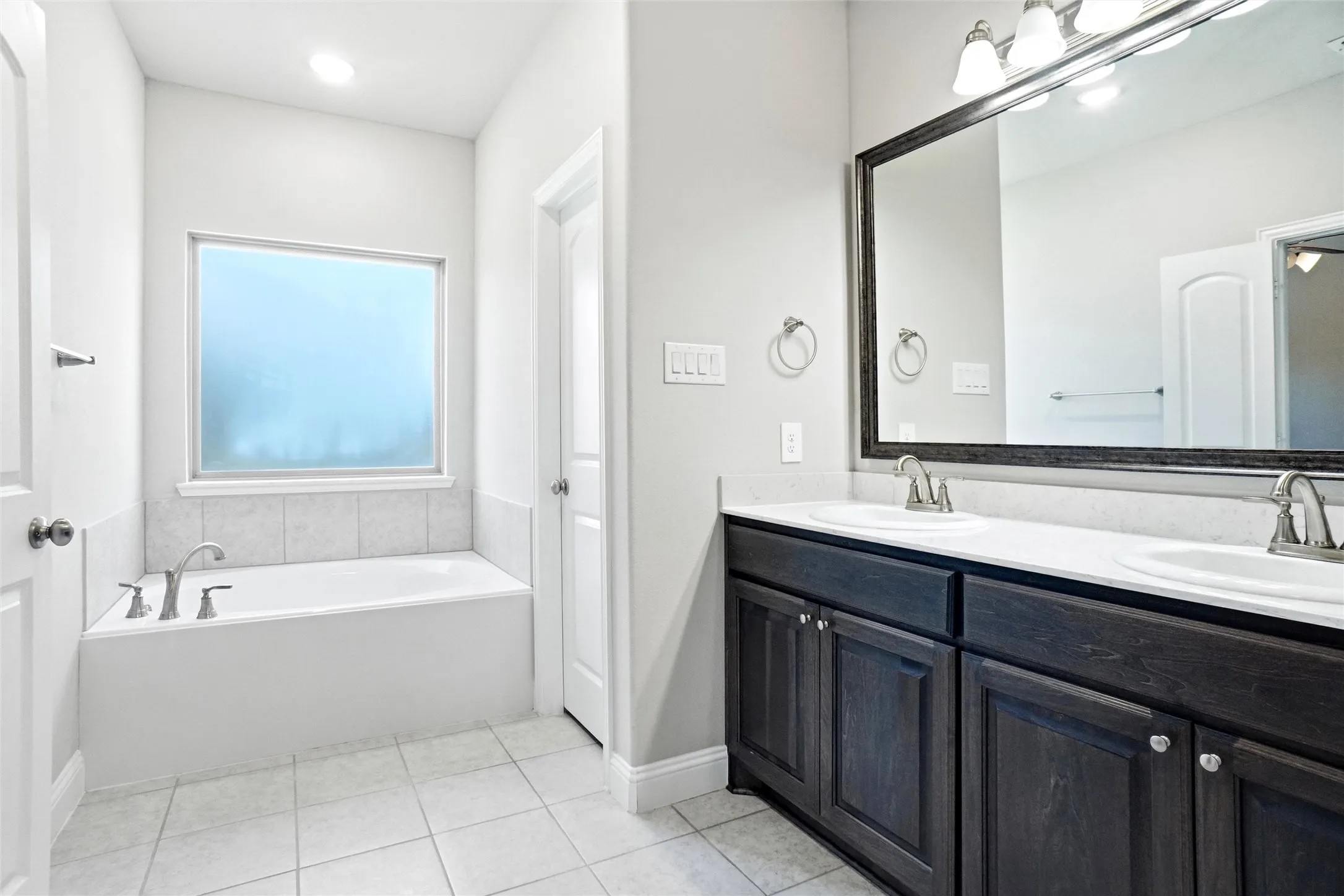 Single Family Residence For Rent in Kaufman County , 686 Navasota Drive, Crandall, Texas 75114, 3 Bedroom, 2 Bathroom, 2 Garage spaces, 1,869 Sqft, built in 2022, mls#21342805, Real Estate Agent in Crandall, Homes For Rent in Kaufman county, Homes For Rent in Crandall, Realtor in Crandall Texas, Real Estate Brokerage Independent Realty Texas, Luminita Cordes Realtor