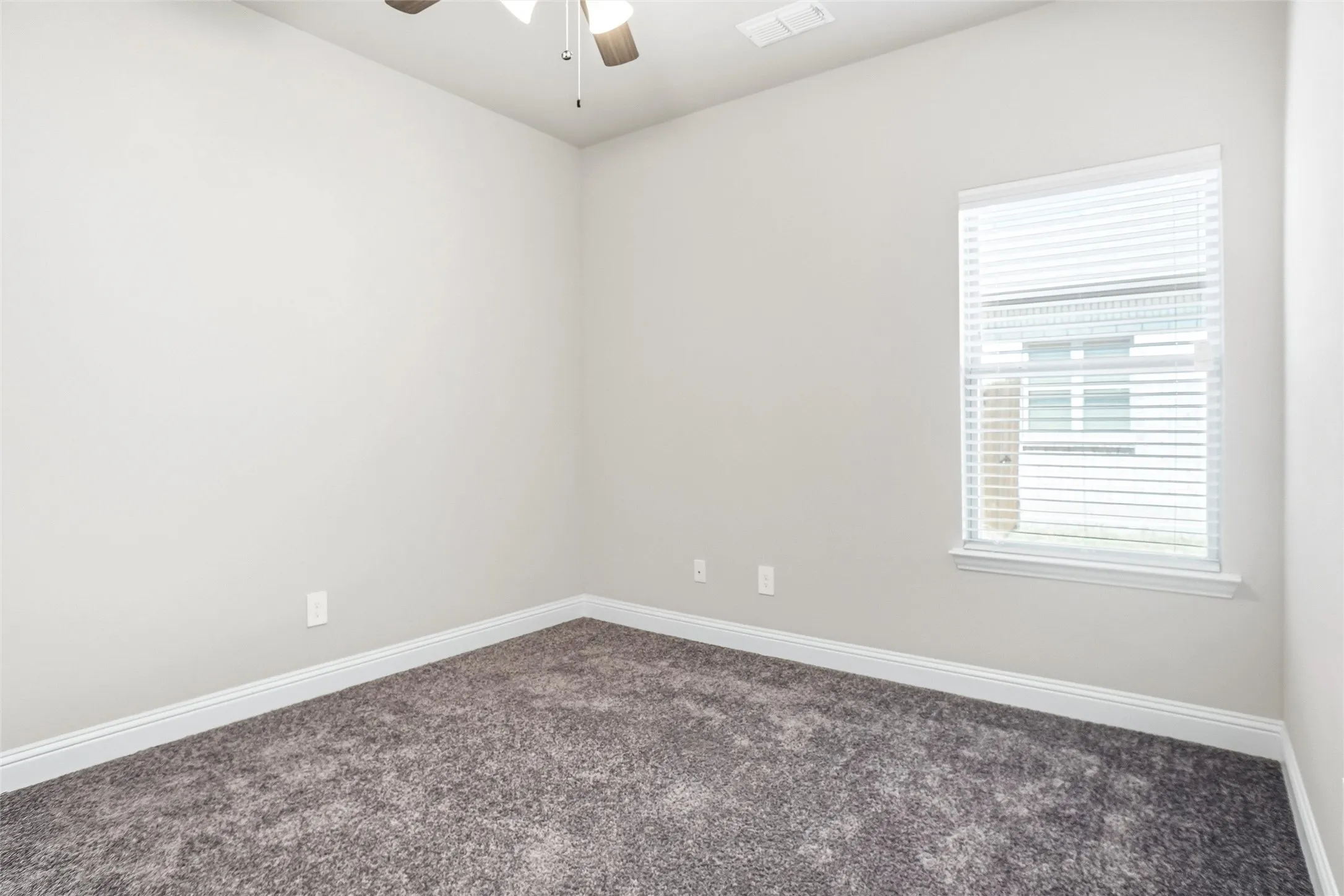 Single Family Residence For Rent in Kaufman County , 686 Navasota Drive, Crandall, Texas 75114, 3 Bedroom, 2 Bathroom, 2 Garage spaces, 1,869 Sqft, built in 2022, mls#21342805, Real Estate Agent in Crandall, Homes For Rent in Kaufman county, Homes For Rent in Crandall, Realtor in Crandall Texas, Real Estate Brokerage Independent Realty Texas, Luminita Cordes Realtor
