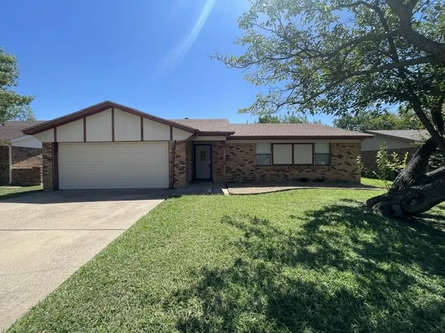 Single Family Residence For Rent in Tarrant County , 7536 Meadowlark Lane N, Watauga, Texas 76148, 3 Bedroom, 2 Bathroom, Garage spaces, 1,290 Sqft, built in 1981, mls#21344019, Real Estate Agent in Watauga, Homes For Rent in Tarrant county, Homes For Rent in Watauga, Realtor in Watauga Texas, Real Estate Brokerage Independent Realty Texas, Luminita Cordes Realtor