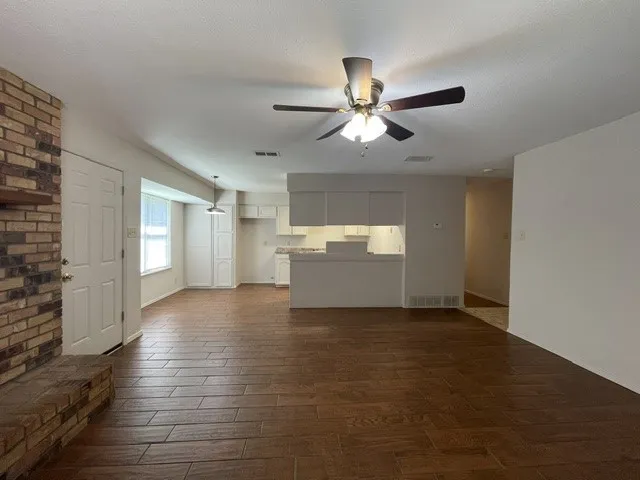 Single Family Residence For Rent in Tarrant County , 7536 Meadowlark Lane N, Watauga, Texas 76148, 3 Bedroom, 2 Bathroom, Garage spaces, 1,290 Sqft, built in 1981, mls#21344019, Real Estate Agent in Watauga, Homes For Rent in Tarrant county, Homes For Rent in Watauga, Realtor in Watauga Texas, Real Estate Brokerage Independent Realty Texas, Luminita Cordes Realtor