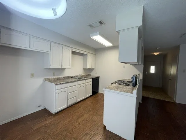 Single Family Residence For Rent in Tarrant County , 7536 Meadowlark Lane N, Watauga, Texas 76148, 3 Bedroom, 2 Bathroom, Garage spaces, 1,290 Sqft, built in 1981, mls#21344019, Real Estate Agent in Watauga, Homes For Rent in Tarrant county, Homes For Rent in Watauga, Realtor in Watauga Texas, Real Estate Brokerage Independent Realty Texas, Luminita Cordes Realtor