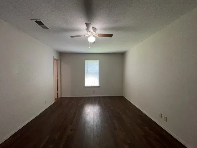 Single Family Residence For Rent in Tarrant County , 7536 Meadowlark Lane N, Watauga, Texas 76148, 3 Bedroom, 2 Bathroom, Garage spaces, 1,290 Sqft, built in 1981, mls#21344019, Real Estate Agent in Watauga, Homes For Rent in Tarrant county, Homes For Rent in Watauga, Realtor in Watauga Texas, Real Estate Brokerage Independent Realty Texas, Luminita Cordes Realtor