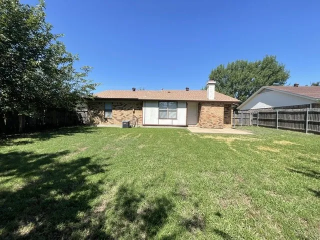 Single Family Residence For Rent in Tarrant County , 7536 Meadowlark Lane N, Watauga, Texas 76148, 3 Bedroom, 2 Bathroom, Garage spaces, 1,290 Sqft, built in 1981, mls#21344019, Real Estate Agent in Watauga, Homes For Rent in Tarrant county, Homes For Rent in Watauga, Realtor in Watauga Texas, Real Estate Brokerage Independent Realty Texas, Luminita Cordes Realtor