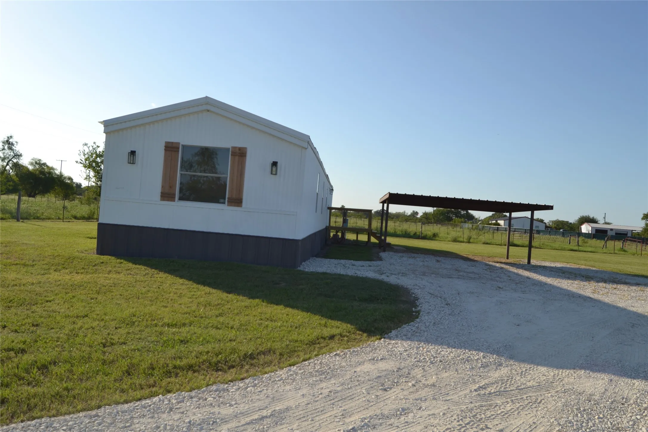 Single Family Residence For Sale in Navarro County , 5893 SE County Road 2050, Corsicana, Texas 75109, 3 Bedroom, 2 Bathroom, Garage spaces, 1,100 Sqft, built in 2001, mls#21343104, Real Estate Agent in Corsicana, Homes For Sale in Navarro county, Homes For Sale in Corsicana, Realtor in Corsicana Texas, Real Estate Brokerage Independent Realty Texas, Luminita Cordes Realtor