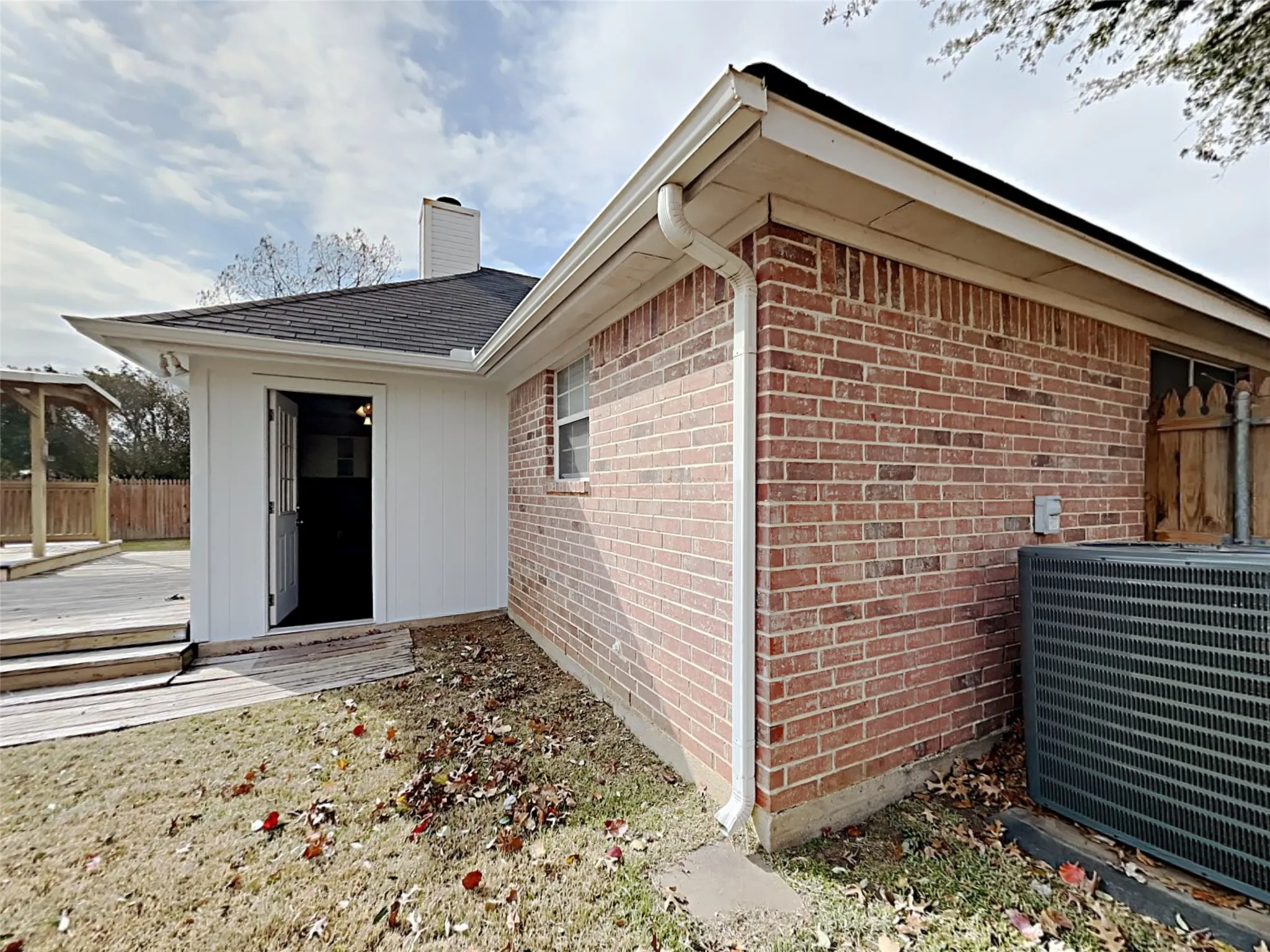 Single Family Residence For Rent in Johnson County , 551 Rand Drive, Burleson, Texas 76028, 3 Bedroom, 2 Bathroom, Garage spaces, 1,526 Sqft, built in 1996, mls#21344087, Real Estate Agent in Burleson, Homes For Rent in Johnson county, Homes For Rent in Burleson, Realtor in Burleson Texas, Real Estate Brokerage Independent Realty Texas, Luminita Cordes Realtor