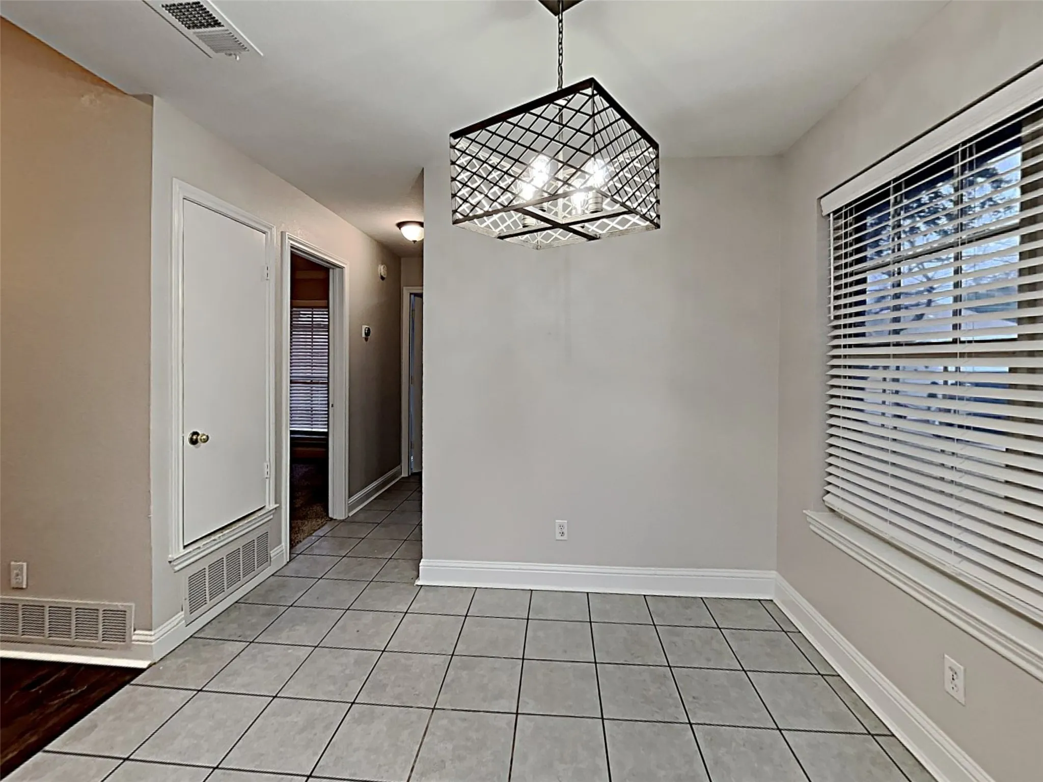 Single Family Residence For Rent in Johnson County , 551 Rand Drive, Burleson, Texas 76028, 3 Bedroom, 2 Bathroom, Garage spaces, 1,526 Sqft, built in 1996, mls#21344087, Real Estate Agent in Burleson, Homes For Rent in Johnson county, Homes For Rent in Burleson, Realtor in Burleson Texas, Real Estate Brokerage Independent Realty Texas, Luminita Cordes Realtor