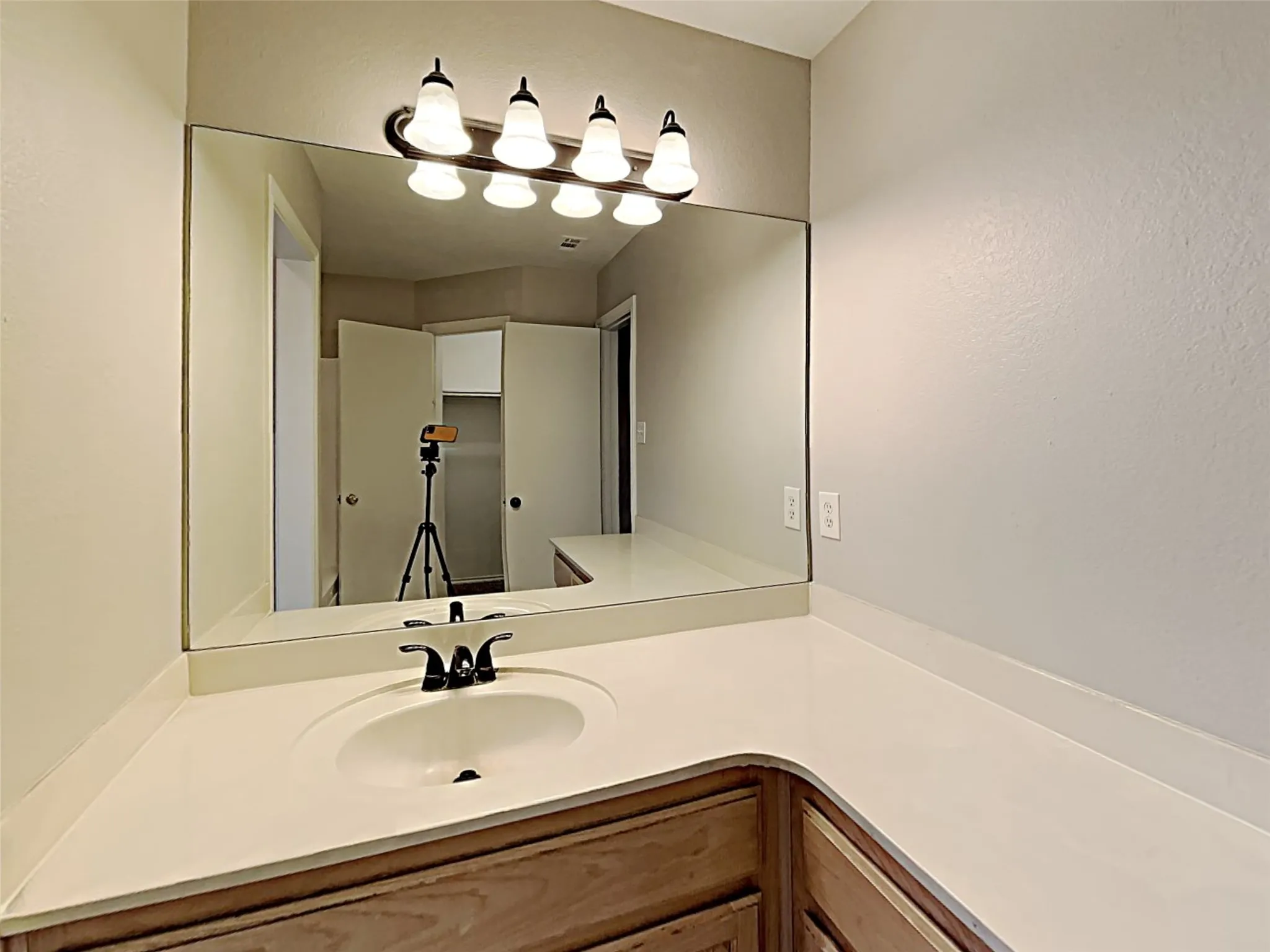 Single Family Residence For Rent in Johnson County , 551 Rand Drive, Burleson, Texas 76028, 3 Bedroom, 2 Bathroom, Garage spaces, 1,526 Sqft, built in 1996, mls#21344087, Real Estate Agent in Burleson, Homes For Rent in Johnson county, Homes For Rent in Burleson, Realtor in Burleson Texas, Real Estate Brokerage Independent Realty Texas, Luminita Cordes Realtor