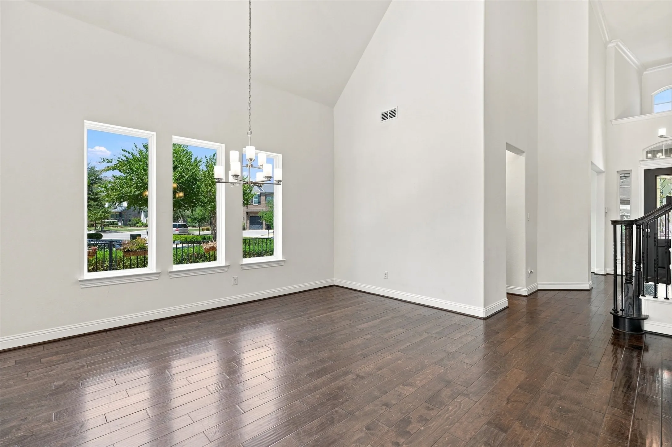 Single Family Residence For Sale in Denton County , 1317 Mary Horn Drive, Aubrey, Texas 76227, 3 Bedroom, 3 Bathroom, 2 Garage spaces, 2,886 Sqft, built in 2018, mls#21344066, Real Estate Agent in Aubrey, Homes For Sale in Denton county, Homes For Sale in Aubrey, Realtor in Aubrey Texas, Real Estate Brokerage Independent Realty Texas, Luminita Cordes Realtor