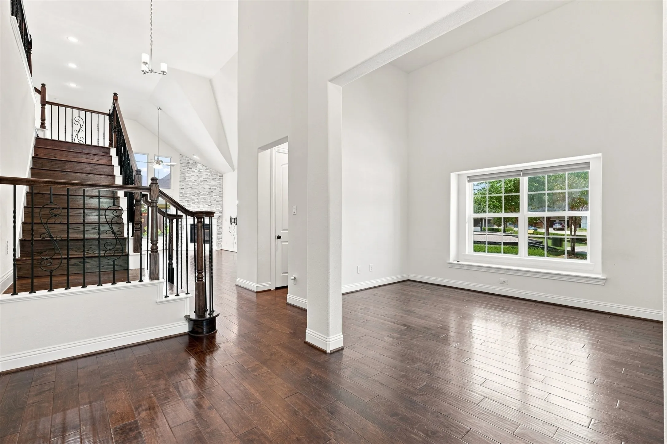 Single Family Residence For Sale in Denton County , 1317 Mary Horn Drive, Aubrey, Texas 76227, 3 Bedroom, 3 Bathroom, 2 Garage spaces, 2,886 Sqft, built in 2018, mls#21344066, Real Estate Agent in Aubrey, Homes For Sale in Denton county, Homes For Sale in Aubrey, Realtor in Aubrey Texas, Real Estate Brokerage Independent Realty Texas, Luminita Cordes Realtor
