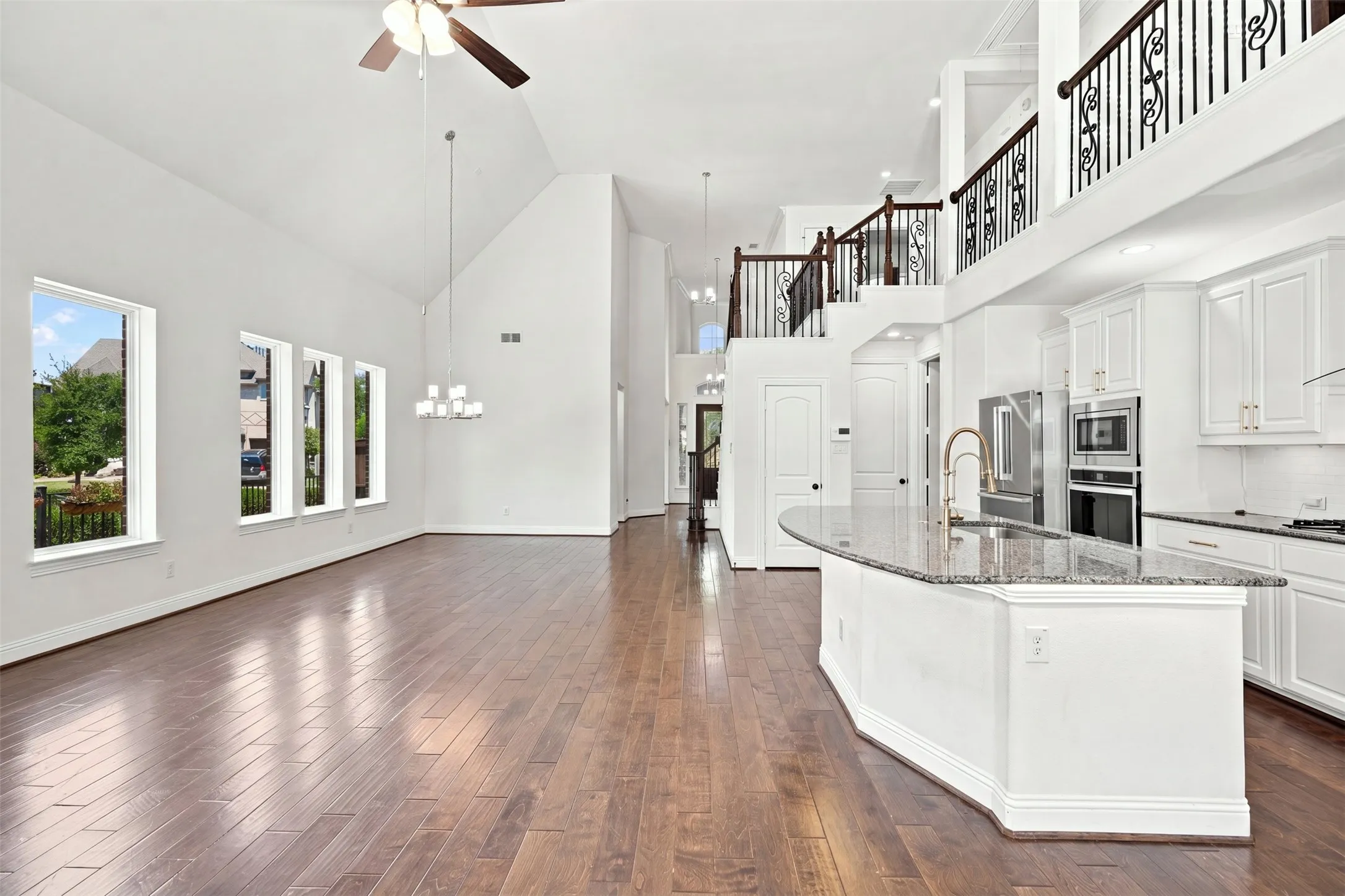 Single Family Residence For Sale in Denton County , 1317 Mary Horn Drive, Aubrey, Texas 76227, 3 Bedroom, 3 Bathroom, 2 Garage spaces, 2,886 Sqft, built in 2018, mls#21344066, Real Estate Agent in Aubrey, Homes For Sale in Denton county, Homes For Sale in Aubrey, Realtor in Aubrey Texas, Real Estate Brokerage Independent Realty Texas, Luminita Cordes Realtor
