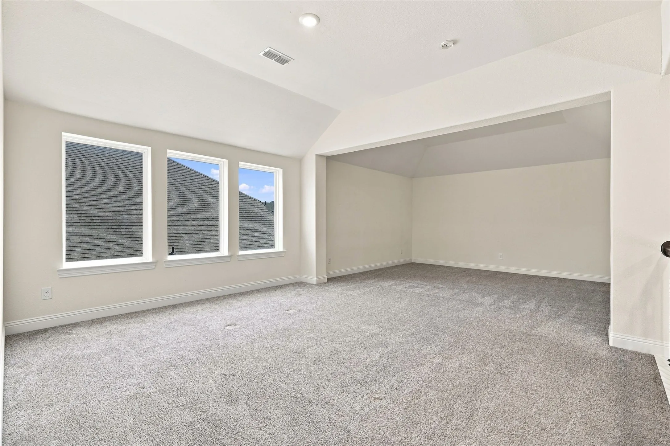 Single Family Residence For Sale in Denton County , 1317 Mary Horn Drive, Aubrey, Texas 76227, 3 Bedroom, 3 Bathroom, 2 Garage spaces, 2,886 Sqft, built in 2018, mls#21344066, Real Estate Agent in Aubrey, Homes For Sale in Denton county, Homes For Sale in Aubrey, Realtor in Aubrey Texas, Real Estate Brokerage Independent Realty Texas, Luminita Cordes Realtor