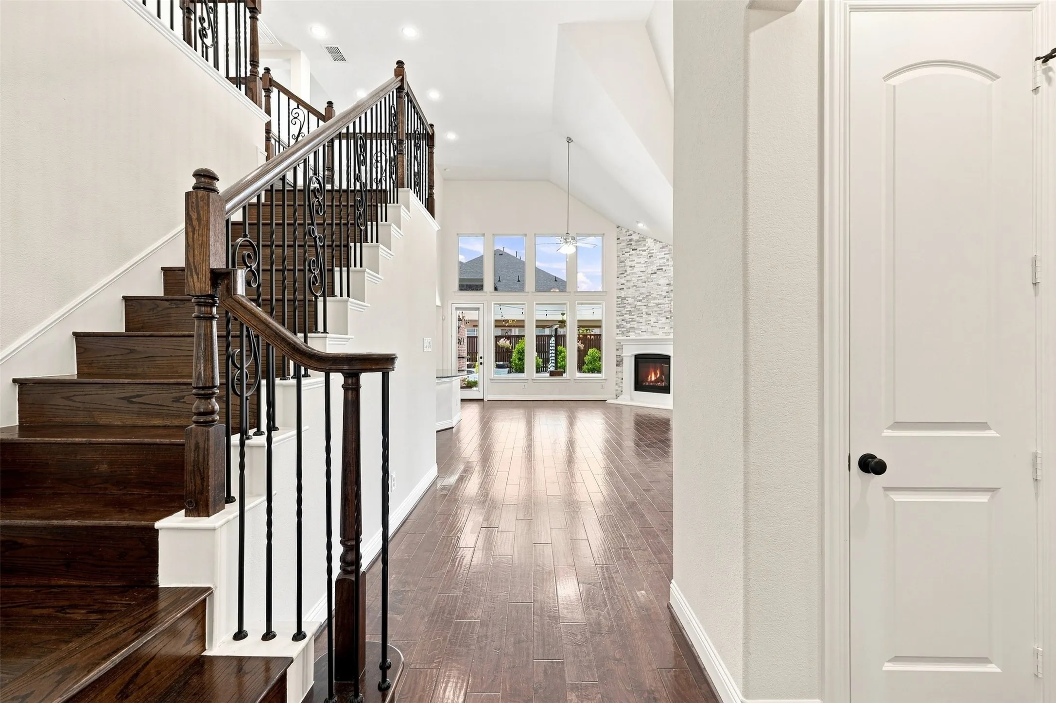 Single Family Residence For Sale in Denton County , 1317 Mary Horn Drive, Aubrey, Texas 76227, 3 Bedroom, 3 Bathroom, 2 Garage spaces, 2,886 Sqft, built in 2018, mls#21344066, Real Estate Agent in Aubrey, Homes For Sale in Denton county, Homes For Sale in Aubrey, Realtor in Aubrey Texas, Real Estate Brokerage Independent Realty Texas, Luminita Cordes Realtor