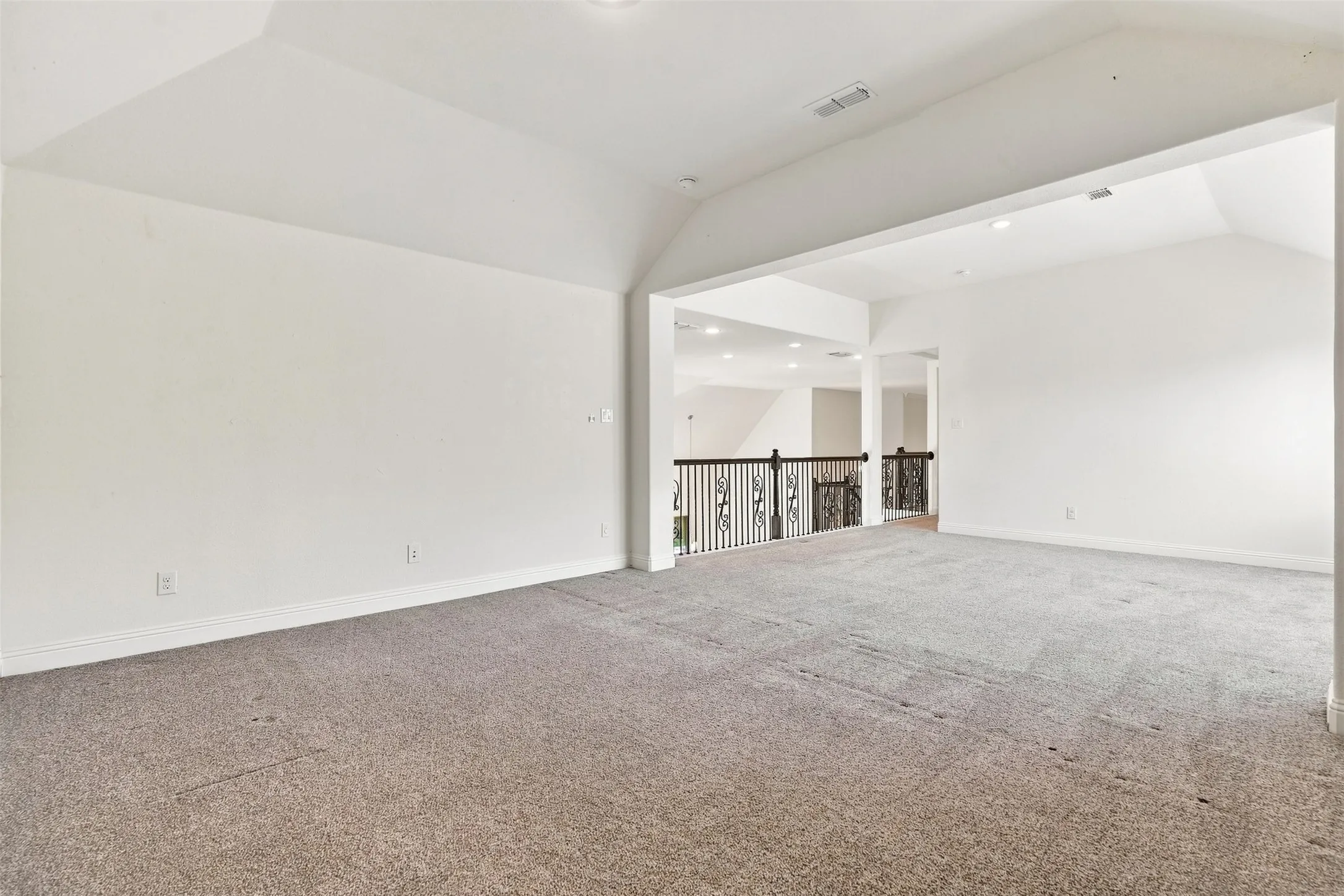 Single Family Residence For Sale in Denton County , 1317 Mary Horn Drive, Aubrey, Texas 76227, 3 Bedroom, 3 Bathroom, 2 Garage spaces, 2,886 Sqft, built in 2018, mls#21344066, Real Estate Agent in Aubrey, Homes For Sale in Denton county, Homes For Sale in Aubrey, Realtor in Aubrey Texas, Real Estate Brokerage Independent Realty Texas, Luminita Cordes Realtor