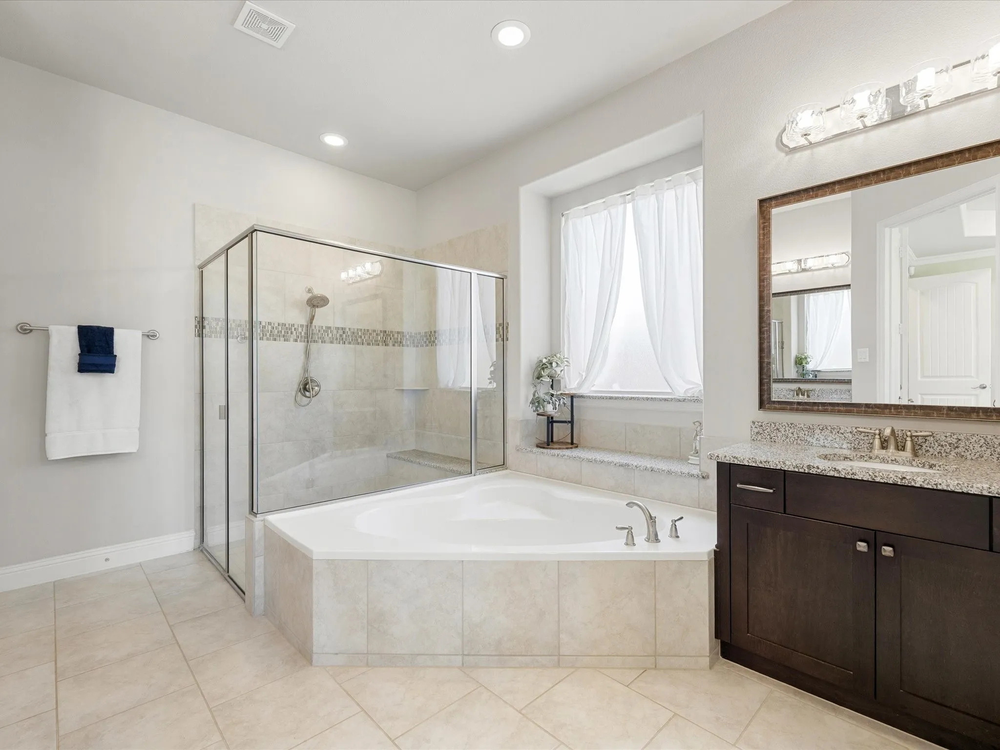 Single Family Residence For Sale in Denton County , 6520 Elderberry Way, Flower Mound, Texas 76226, 5 Bedroom, 5 Bathroom, 3 Garage spaces, 4,255 Sqft, built in 2017, mls#21320721, Real Estate Agent in Flower Mound, Homes For Sale in Denton county, Homes For Sale in Flower Mound, Realtor in Flower Mound Texas, Real Estate Brokerage Independent Realty Texas, Luminita Cordes Realtor