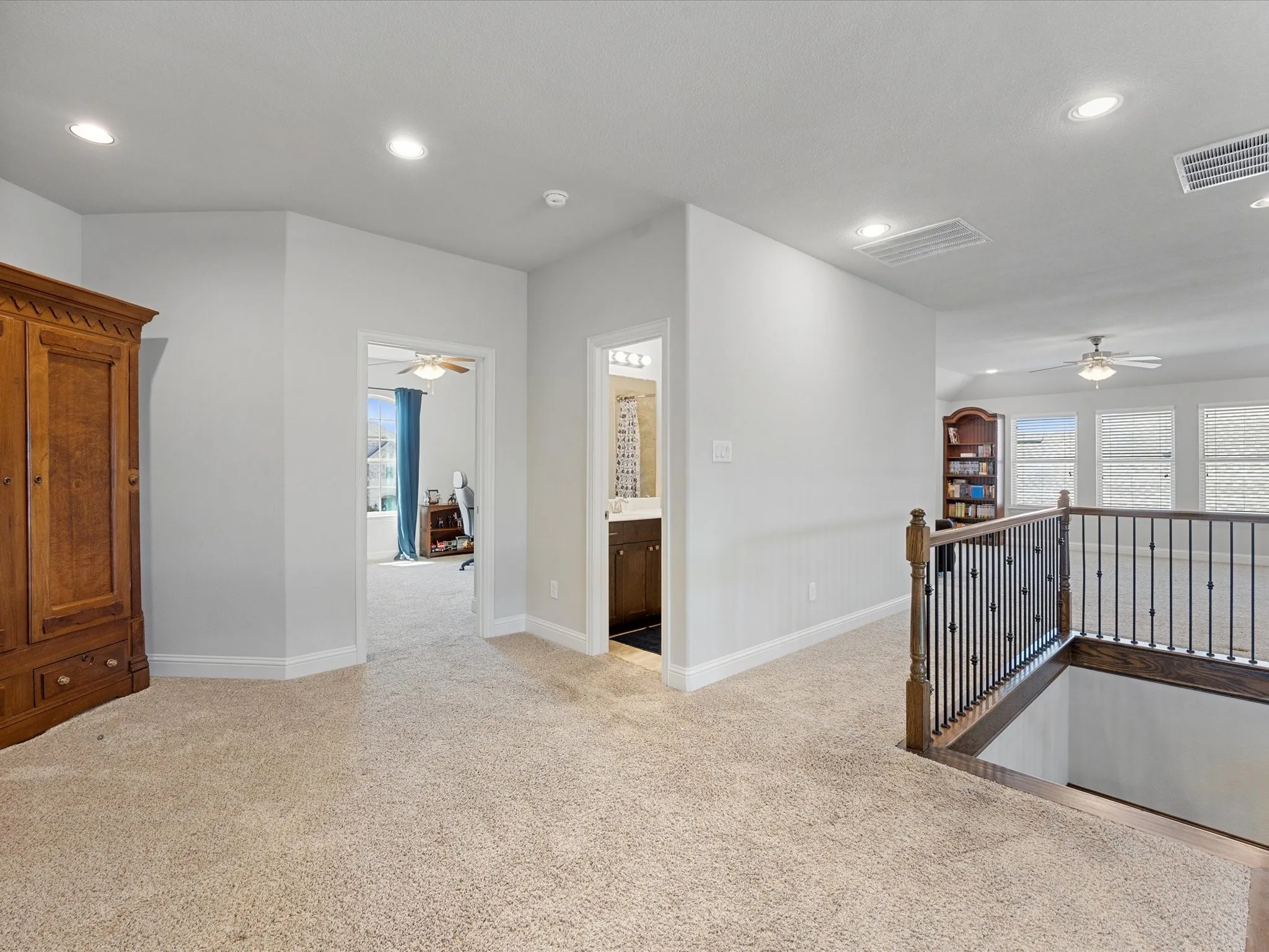Single Family Residence For Sale in Denton County , 6520 Elderberry Way, Flower Mound, Texas 76226, 5 Bedroom, 5 Bathroom, 3 Garage spaces, 4,255 Sqft, built in 2017, mls#21320721, Real Estate Agent in Flower Mound, Homes For Sale in Denton county, Homes For Sale in Flower Mound, Realtor in Flower Mound Texas, Real Estate Brokerage Independent Realty Texas, Luminita Cordes Realtor