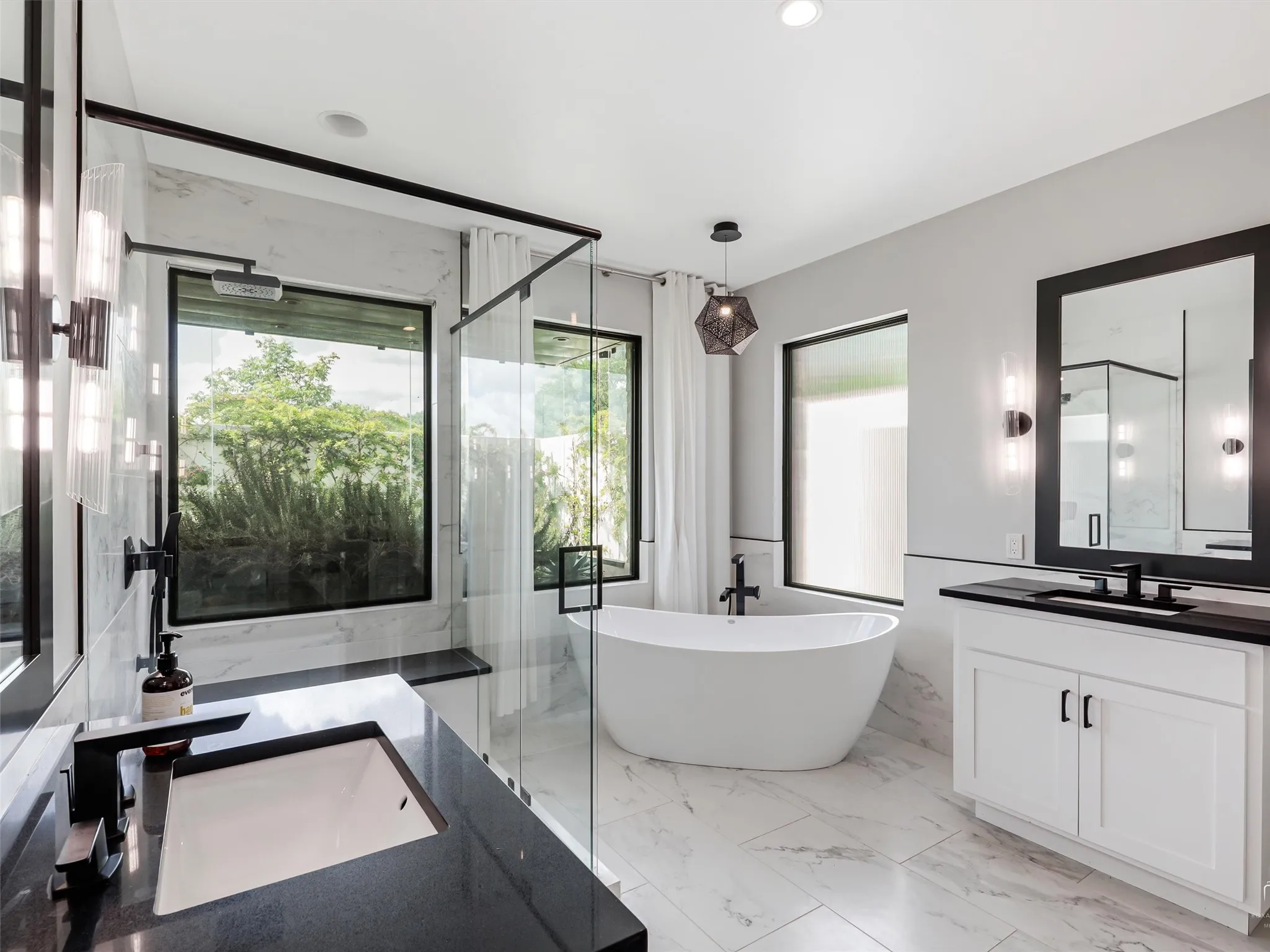 Bridal Suite fill bathroom