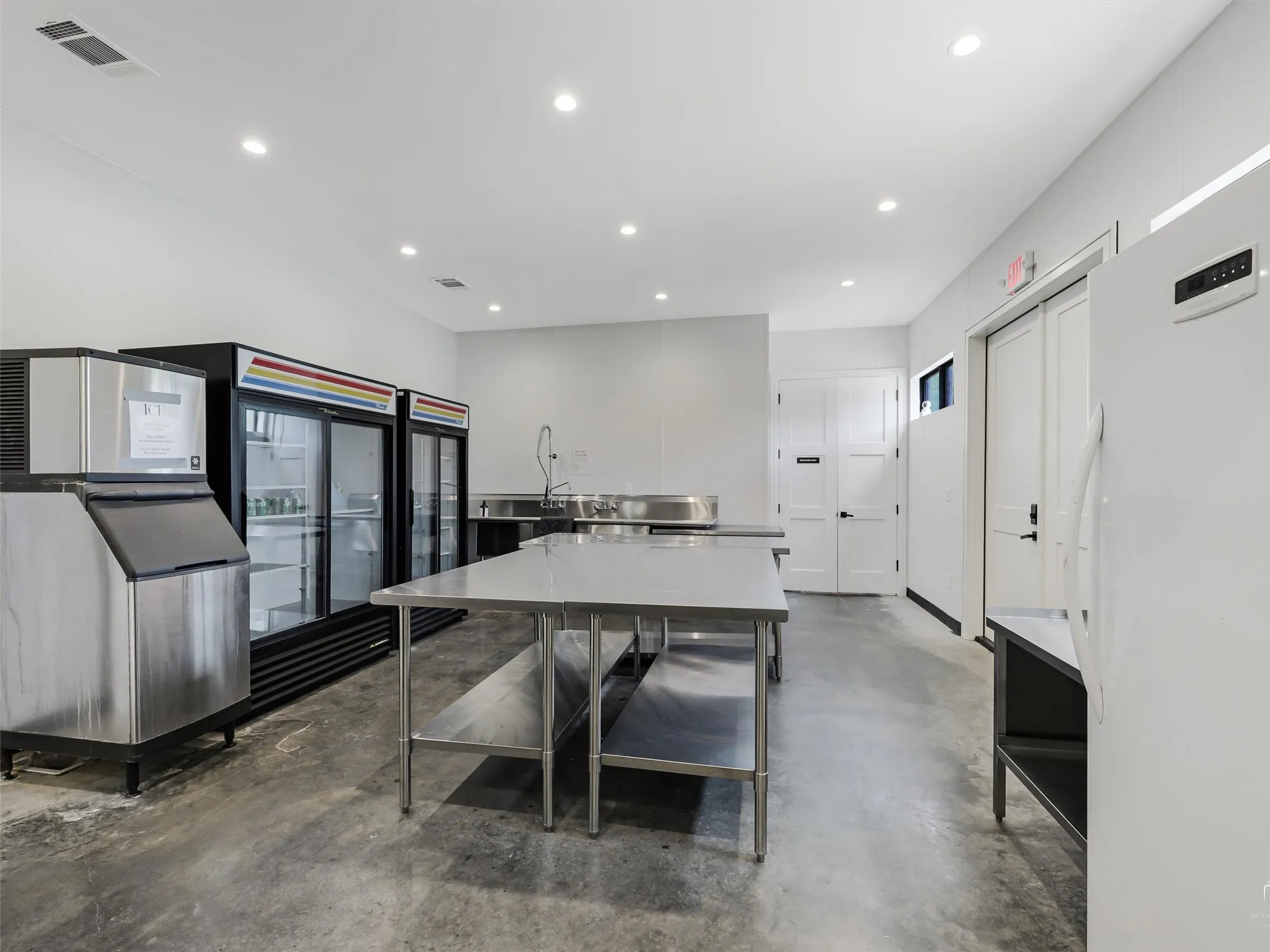 Commercial kitchen with tons of counterspace, freezers, refrigerators, warming​​‌​​​​‌​​‌‌​‌‌​​​‌‌​‌​‌​‌​​​‌​​ drawers