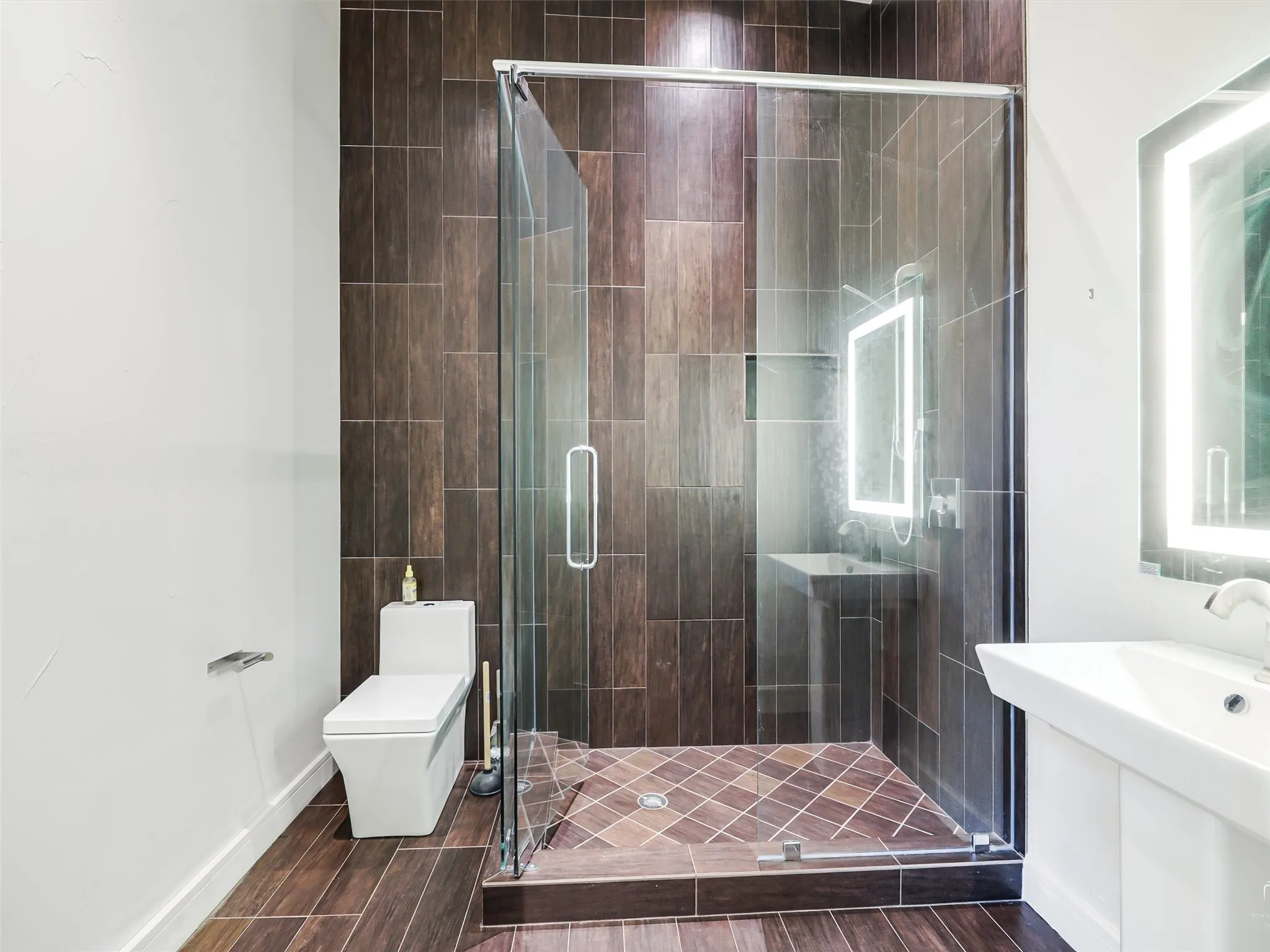 Full bathroom with walk in shower.