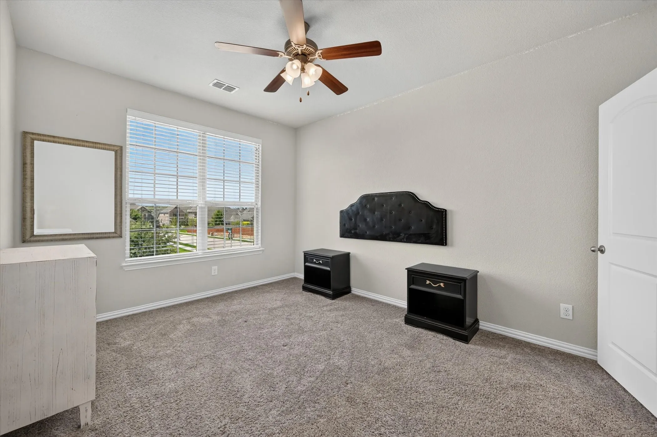 Single Family Residence For Sale in Parker County , 15040 Belclaire Avenue, Aledo, Texas 76008, 4 Bedroom, 3 Bathroom, 2 Garage spaces, 2,988 Sqft, built in 2019, mls#21344106, Real Estate Agent in Aledo, Homes For Sale in Parker county, Homes For Sale in Aledo, Realtor in Aledo Texas, Real Estate Brokerage Independent Realty Texas, Luminita Cordes Realtor