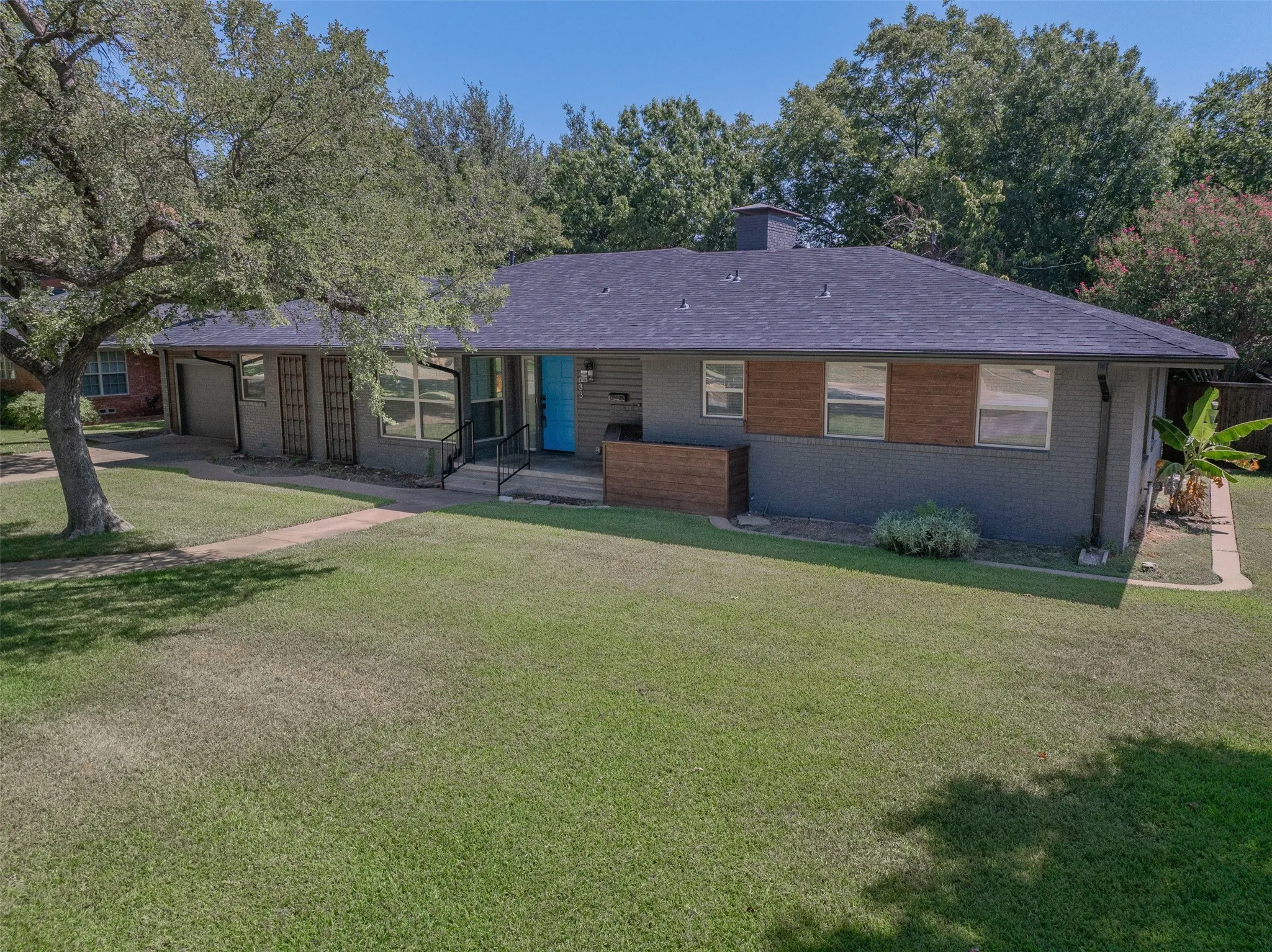 Single Family Residence For Sale in Grayson County , 633 N Mckown Avenue, Sherman, Texas 75092, 4 Bedroom, 3 Bathroom, 2 Garage spaces, 2,298 Sqft, built in 1955, mls#21339893, Real Estate Agent in Sherman, Homes For Sale in Grayson county, Homes For Sale in Sherman, Realtor in Sherman Texas, Real Estate Brokerage Independent Realty Texas, Luminita Cordes Realtor