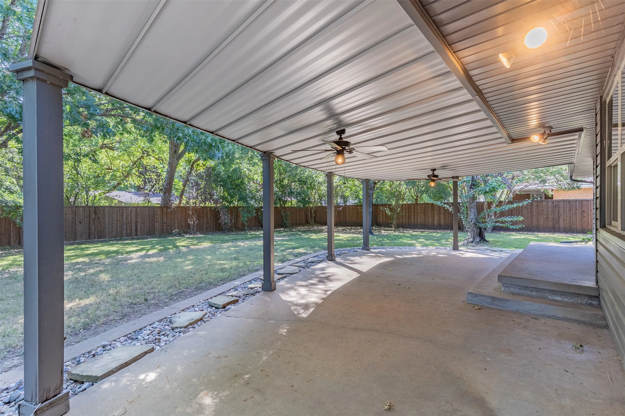 Single Family Residence For Sale in Grayson County , 633 N Mckown Avenue, Sherman, Texas 75092, 4 Bedroom, 3 Bathroom, 2 Garage spaces, 2,298 Sqft, built in 1955, mls#21339893, Real Estate Agent in Sherman, Homes For Sale in Grayson county, Homes For Sale in Sherman, Realtor in Sherman Texas, Real Estate Brokerage Independent Realty Texas, Luminita Cordes Realtor