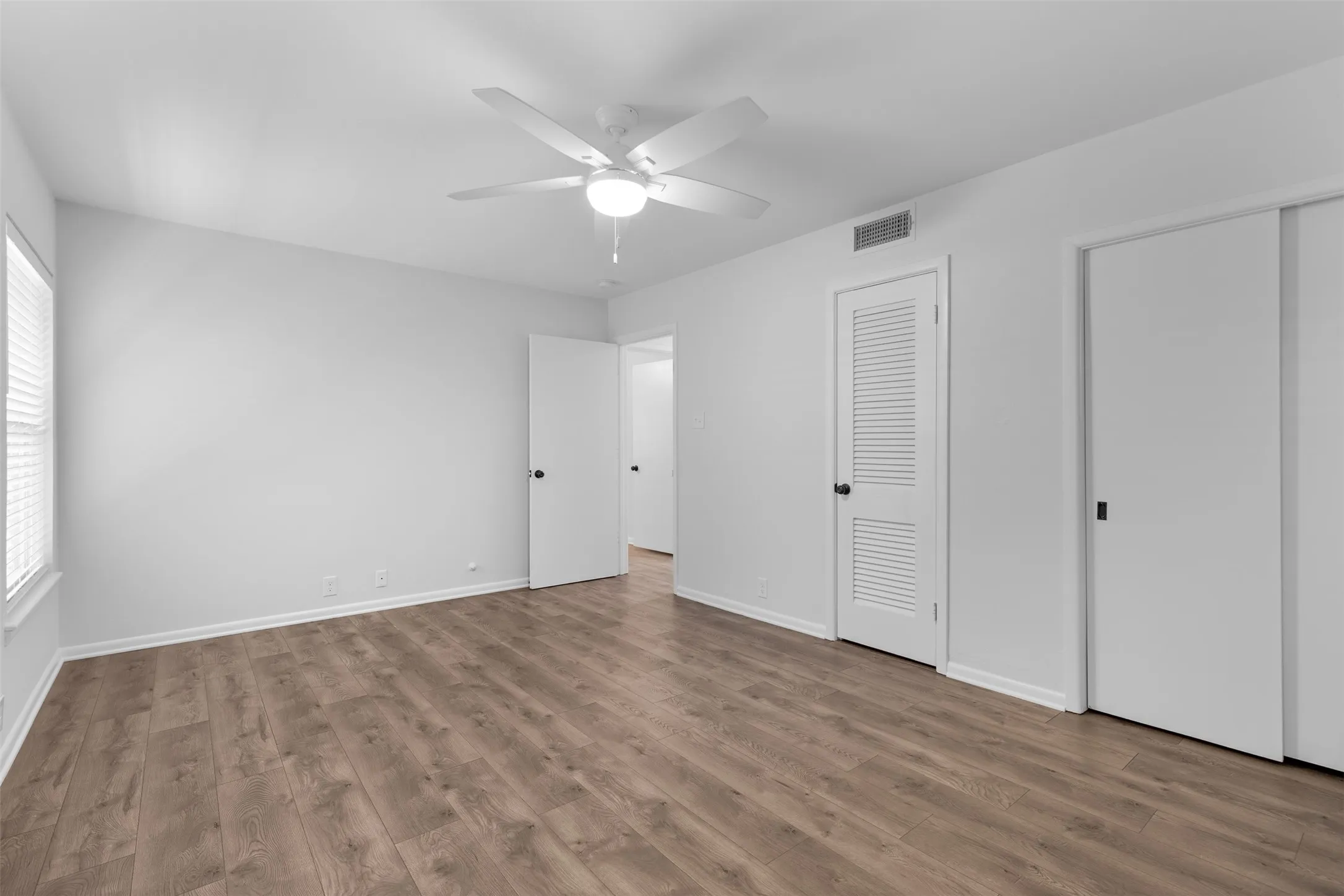 Single Family Residence For Sale in Grayson County , 633 N Mckown Avenue, Sherman, Texas 75092, 4 Bedroom, 3 Bathroom, 2 Garage spaces, 2,298 Sqft, built in 1955, mls#21339893, Real Estate Agent in Sherman, Homes For Sale in Grayson county, Homes For Sale in Sherman, Realtor in Sherman Texas, Real Estate Brokerage Independent Realty Texas, Luminita Cordes Realtor