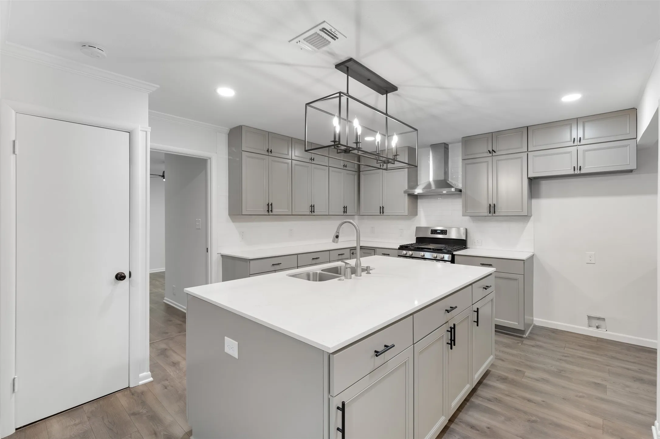 Single Family Residence For Sale in Grayson County , 633 N Mckown Avenue, Sherman, Texas 75092, 4 Bedroom, 3 Bathroom, 2 Garage spaces, 2,298 Sqft, built in 1955, mls#21339893, Real Estate Agent in Sherman, Homes For Sale in Grayson county, Homes For Sale in Sherman, Realtor in Sherman Texas, Real Estate Brokerage Independent Realty Texas, Luminita Cordes Realtor