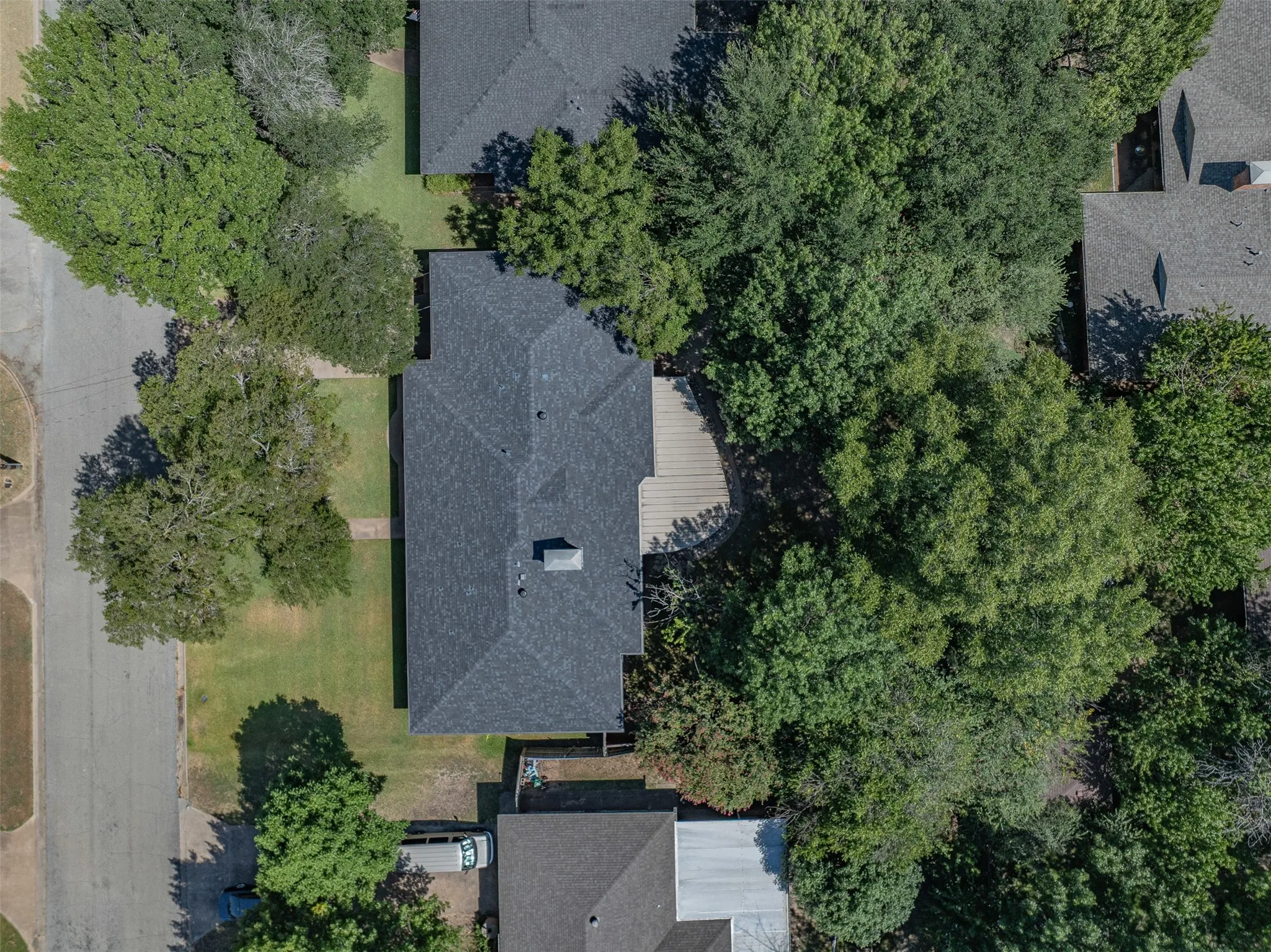 Single Family Residence For Sale in Grayson County , 633 N Mckown Avenue, Sherman, Texas 75092, 4 Bedroom, 3 Bathroom, 2 Garage spaces, 2,298 Sqft, built in 1955, mls#21339893, Real Estate Agent in Sherman, Homes For Sale in Grayson county, Homes For Sale in Sherman, Realtor in Sherman Texas, Real Estate Brokerage Independent Realty Texas, Luminita Cordes Realtor