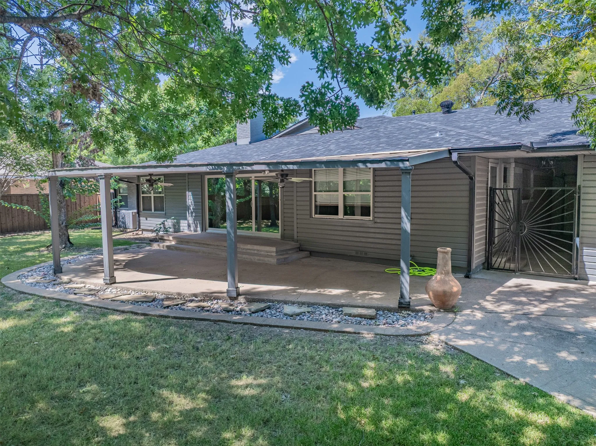 Single Family Residence For Sale in Grayson County , 633 N Mckown Avenue, Sherman, Texas 75092, 4 Bedroom, 3 Bathroom, 2 Garage spaces, 2,298 Sqft, built in 1955, mls#21339893, Real Estate Agent in Sherman, Homes For Sale in Grayson county, Homes For Sale in Sherman, Realtor in Sherman Texas, Real Estate Brokerage Independent Realty Texas, Luminita Cordes Realtor