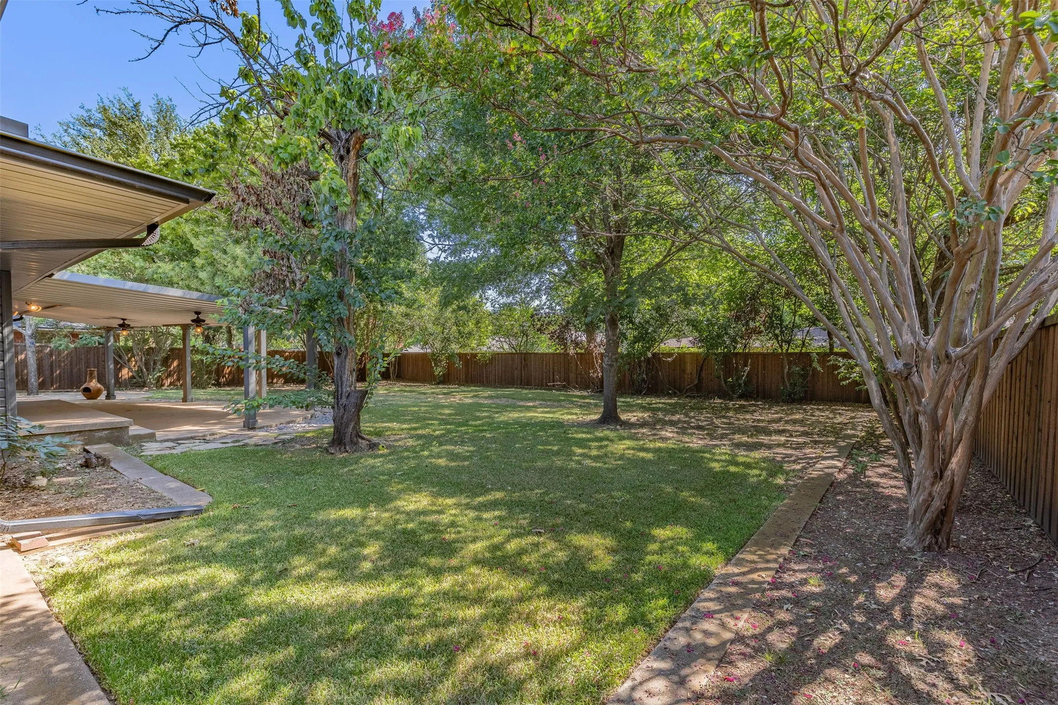 Single Family Residence For Sale in Grayson County , 633 N Mckown Avenue, Sherman, Texas 75092, 4 Bedroom, 3 Bathroom, 2 Garage spaces, 2,298 Sqft, built in 1955, mls#21339893, Real Estate Agent in Sherman, Homes For Sale in Grayson county, Homes For Sale in Sherman, Realtor in Sherman Texas, Real Estate Brokerage Independent Realty Texas, Luminita Cordes Realtor