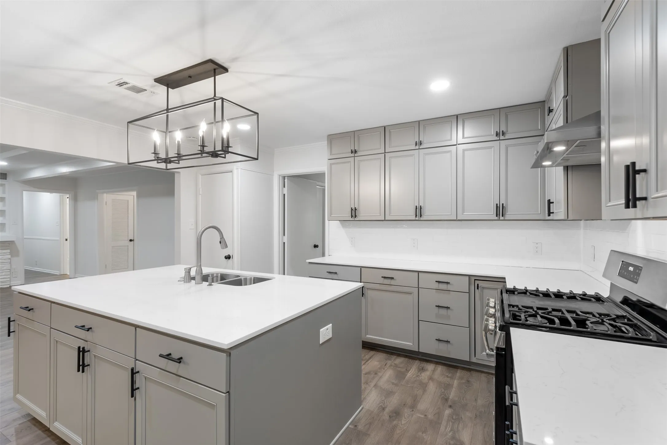 Single Family Residence For Sale in Grayson County , 633 N Mckown Avenue, Sherman, Texas 75092, 4 Bedroom, 3 Bathroom, 2 Garage spaces, 2,298 Sqft, built in 1955, mls#21339893, Real Estate Agent in Sherman, Homes For Sale in Grayson county, Homes For Sale in Sherman, Realtor in Sherman Texas, Real Estate Brokerage Independent Realty Texas, Luminita Cordes Realtor
