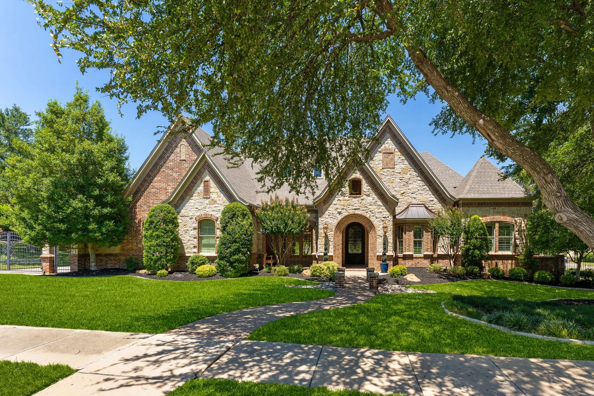 Single Family Residence For Sale in Tarrant County , 2409 Spyglass Court, Keller, Texas 76248, 5 Bedroom, 7 Bathroom, 4 Garage spaces, 5,593 Sqft, built in 2008, mls#21339558, Real Estate Agent in Keller, Homes For Sale in Tarrant county, Homes For Sale in Keller, Realtor in Keller Texas, Real Estate Brokerage Independent Realty Texas, Luminita Cordes Realtor
