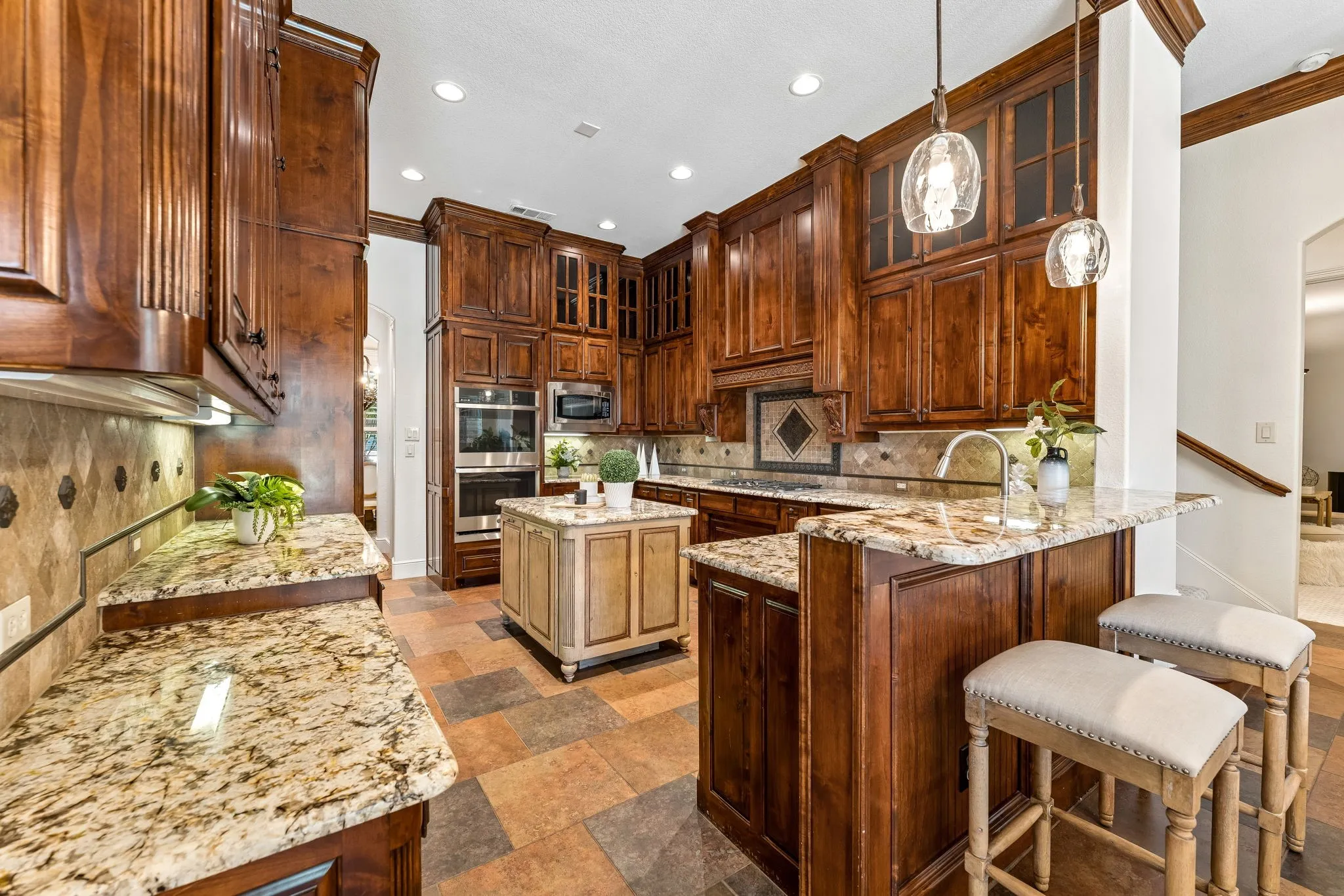 Single Family Residence For Sale in Tarrant County , 2409 Spyglass Court, Keller, Texas 76248, 5 Bedroom, 7 Bathroom, 4 Garage spaces, 5,593 Sqft, built in 2008, mls#21339558, Real Estate Agent in Keller, Homes For Sale in Tarrant county, Homes For Sale in Keller, Realtor in Keller Texas, Real Estate Brokerage Independent Realty Texas, Luminita Cordes Realtor