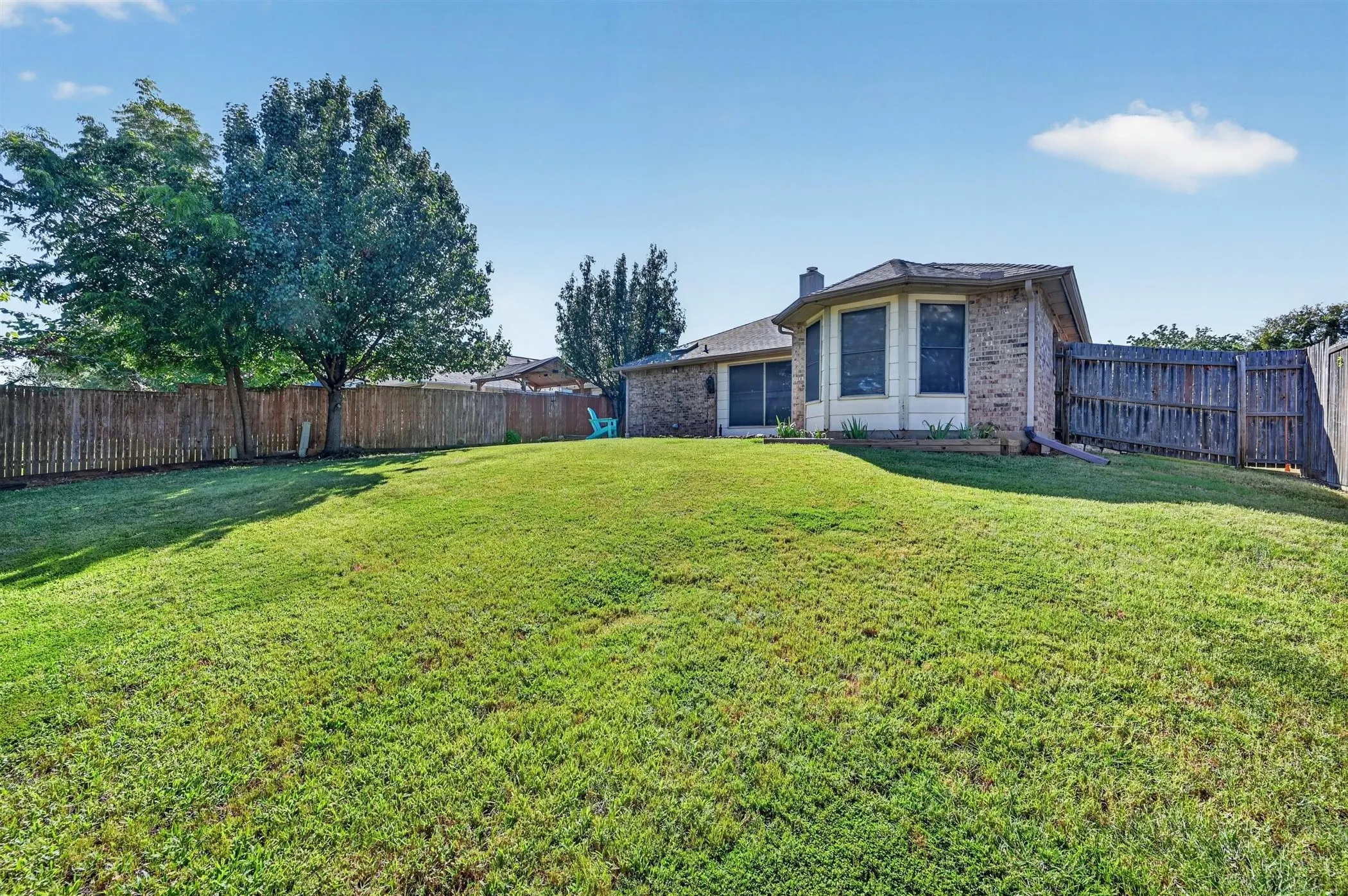 Single Family Residence For Sale in Denton County , 2103 Meadowview Drive, Corinth, Texas 76210, 3 Bedroom, 2 Bathroom, 2 Garage spaces, 1,642 Sqft, built in 1993, mls#21330447, Real Estate Agent in Corinth, Homes For Sale in Denton county, Homes For Sale in Corinth, Realtor in Corinth Texas, Real Estate Brokerage Independent Realty Texas, Luminita Cordes Realtor