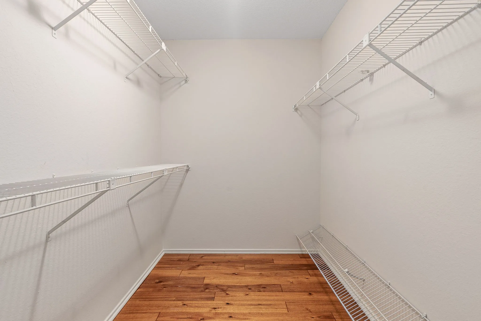 Condominium For Sale in Dallas County , 12660 Hillcrest Road 4203, Dallas, Texas 75230, 1 Bedroom, 1 Bathroom, Garage spaces, 895 Sqft, built in 1986, mls#21344108, Real Estate Agent in Dallas, Homes For Sale in Dallas county, Homes For Sale in Dallas, Realtor in Dallas Texas, Real Estate Brokerage Independent Realty Texas, Luminita Cordes Realtor