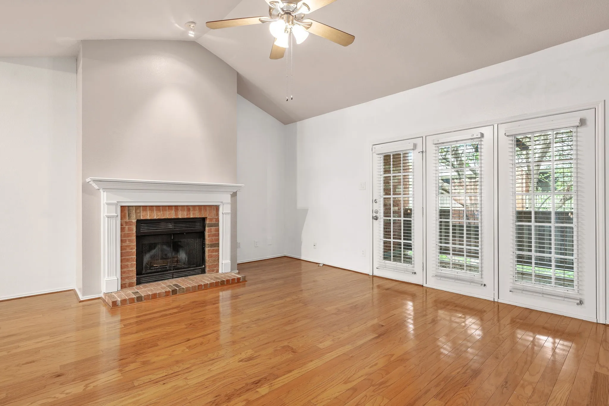 Condominium For Sale in Dallas County , 12660 Hillcrest Road 4203, Dallas, Texas 75230, 1 Bedroom, 1 Bathroom, Garage spaces, 895 Sqft, built in 1986, mls#21344108, Real Estate Agent in Dallas, Homes For Sale in Dallas county, Homes For Sale in Dallas, Realtor in Dallas Texas, Real Estate Brokerage Independent Realty Texas, Luminita Cordes Realtor