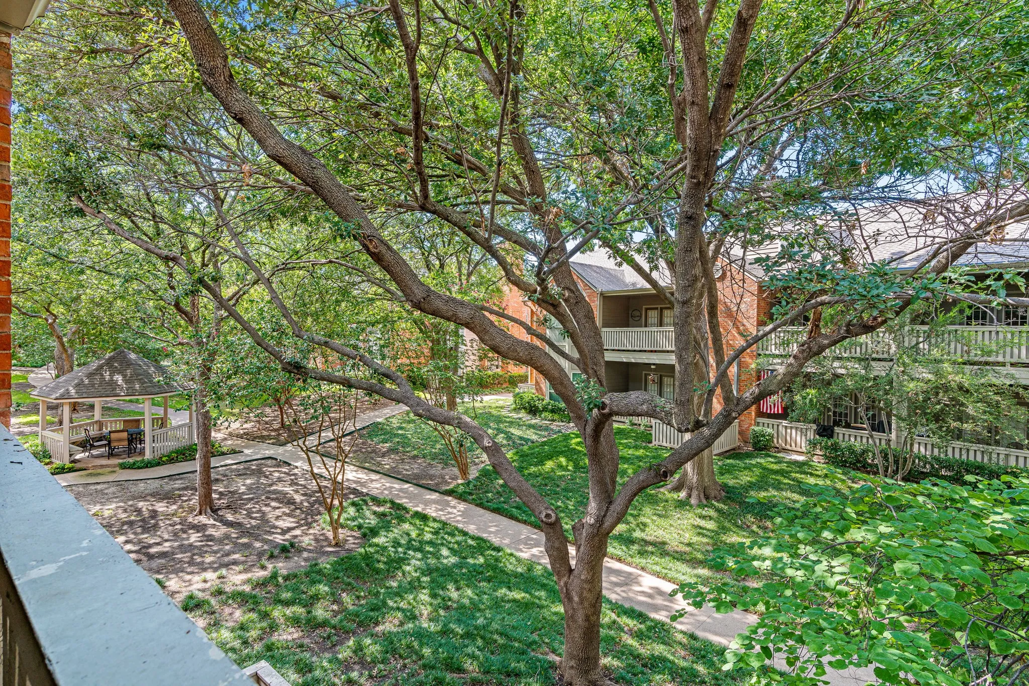 Condominium For Sale in Dallas County , 12660 Hillcrest Road 4203, Dallas, Texas 75230, 1 Bedroom, 1 Bathroom, Garage spaces, 895 Sqft, built in 1986, mls#21344108, Real Estate Agent in Dallas, Homes For Sale in Dallas county, Homes For Sale in Dallas, Realtor in Dallas Texas, Real Estate Brokerage Independent Realty Texas, Luminita Cordes Realtor