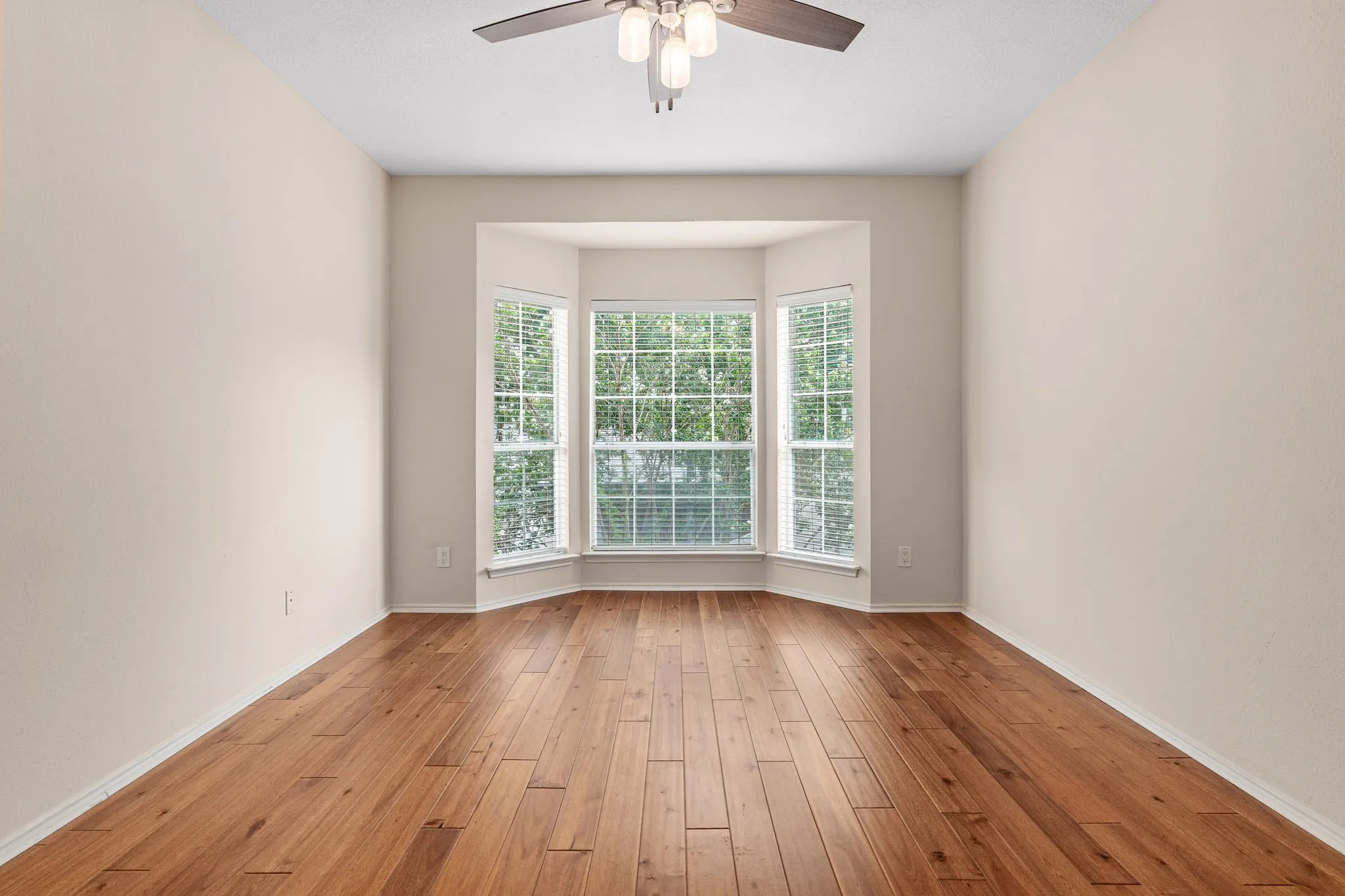 Condominium For Sale in Dallas County , 12660 Hillcrest Road 4203, Dallas, Texas 75230, 1 Bedroom, 1 Bathroom, Garage spaces, 895 Sqft, built in 1986, mls#21344108, Real Estate Agent in Dallas, Homes For Sale in Dallas county, Homes For Sale in Dallas, Realtor in Dallas Texas, Real Estate Brokerage Independent Realty Texas, Luminita Cordes Realtor