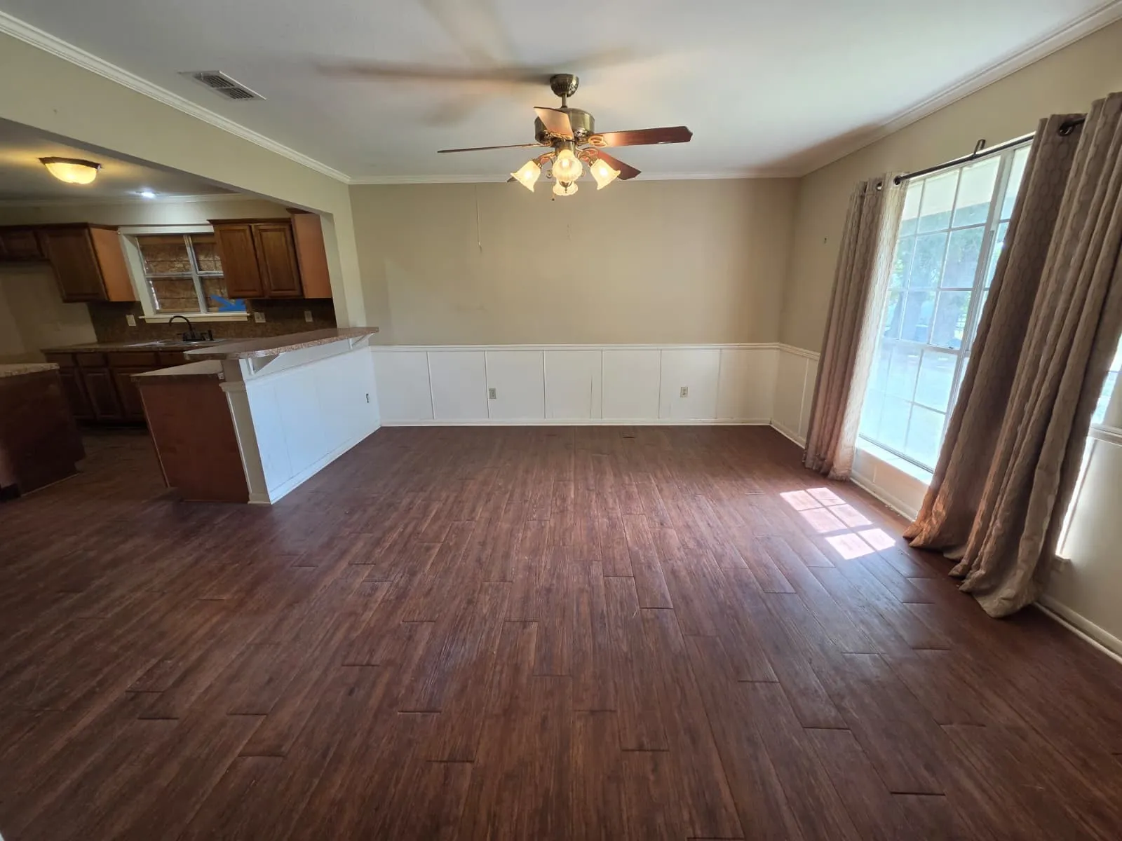 Single Family Residence For Sale in Anderson County , 1092 An County Road 318, Frankston, Texas 75763, 4 Bedroom, 3 Bathroom, 3 Garage spaces, 3,542 Sqft, built in 1976, mls#21344069, Real Estate Agent in Frankston, Homes For Sale in Anderson county, Homes For Sale in Frankston, Realtor in Frankston Texas, Real Estate Brokerage Independent Realty Texas, Luminita Cordes Realtor