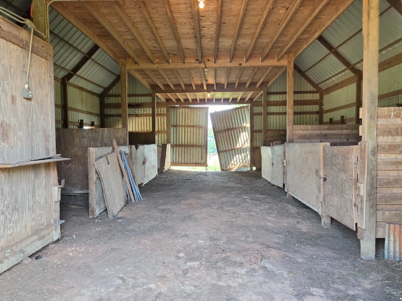 Single Family Residence For Sale in Anderson County , 1092 An County Road 318, Frankston, Texas 75763, 4 Bedroom, 3 Bathroom, 3 Garage spaces, 3,542 Sqft, built in 1976, mls#21344069, Real Estate Agent in Frankston, Homes For Sale in Anderson county, Homes For Sale in Frankston, Realtor in Frankston Texas, Real Estate Brokerage Independent Realty Texas, Luminita Cordes Realtor