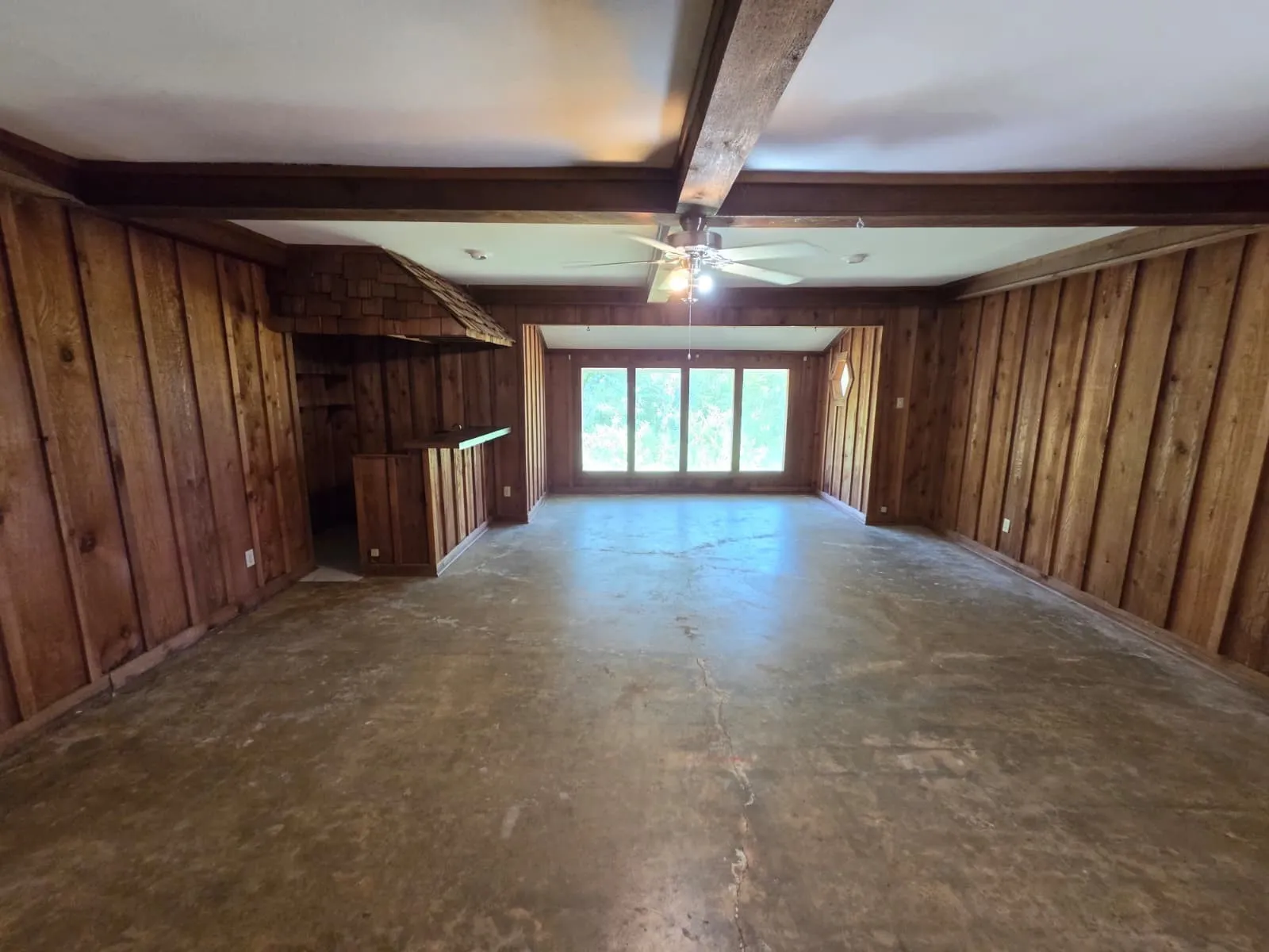 Single Family Residence For Sale in Anderson County , 1092 An County Road 318, Frankston, Texas 75763, 4 Bedroom, 3 Bathroom, 3 Garage spaces, 3,542 Sqft, built in 1976, mls#21344069, Real Estate Agent in Frankston, Homes For Sale in Anderson county, Homes For Sale in Frankston, Realtor in Frankston Texas, Real Estate Brokerage Independent Realty Texas, Luminita Cordes Realtor